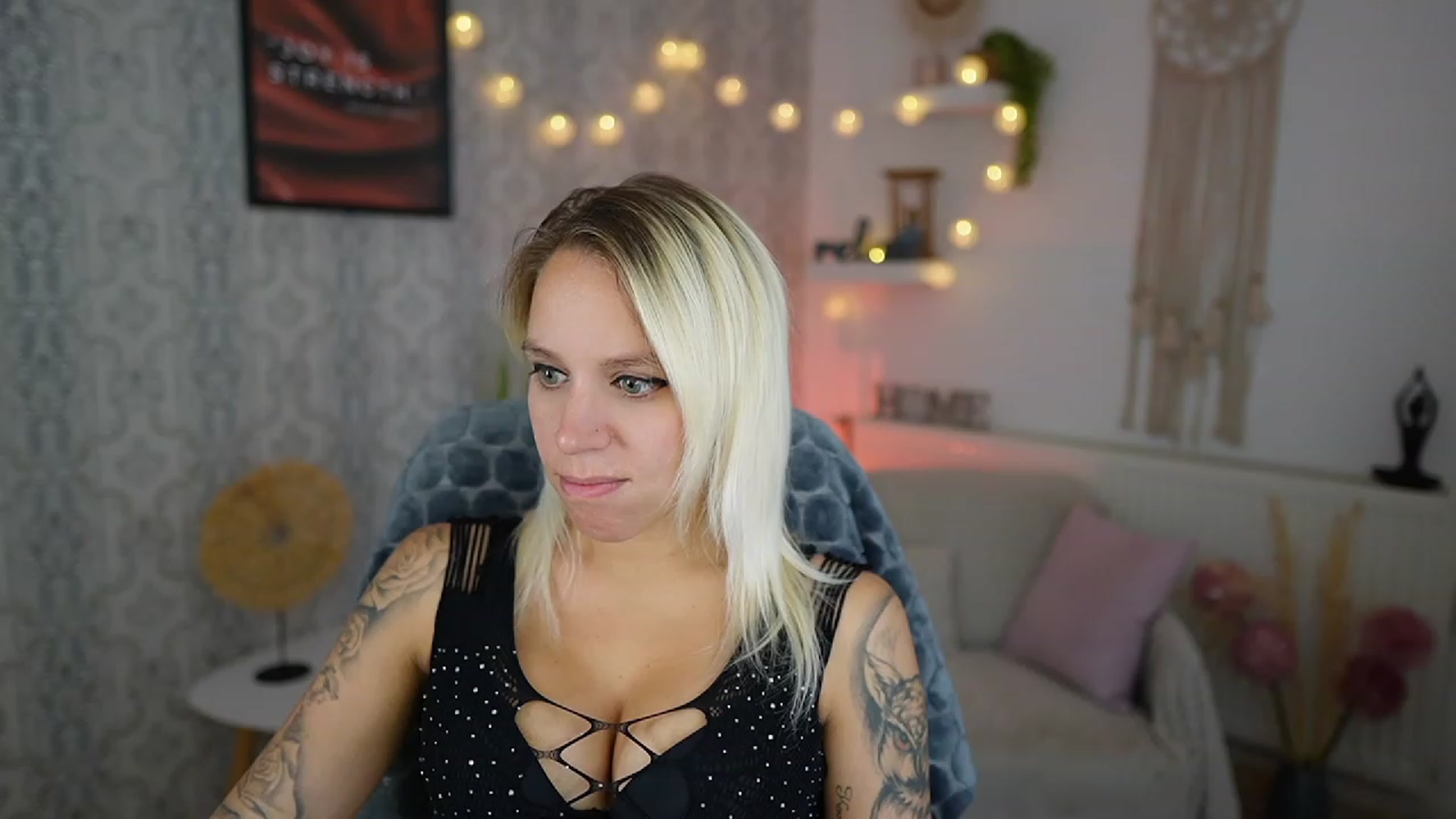 Gallery image thumbnail from Cherry__Blond's myfreecams stream on, 09/13/2023, 11:03 image 8 of 20