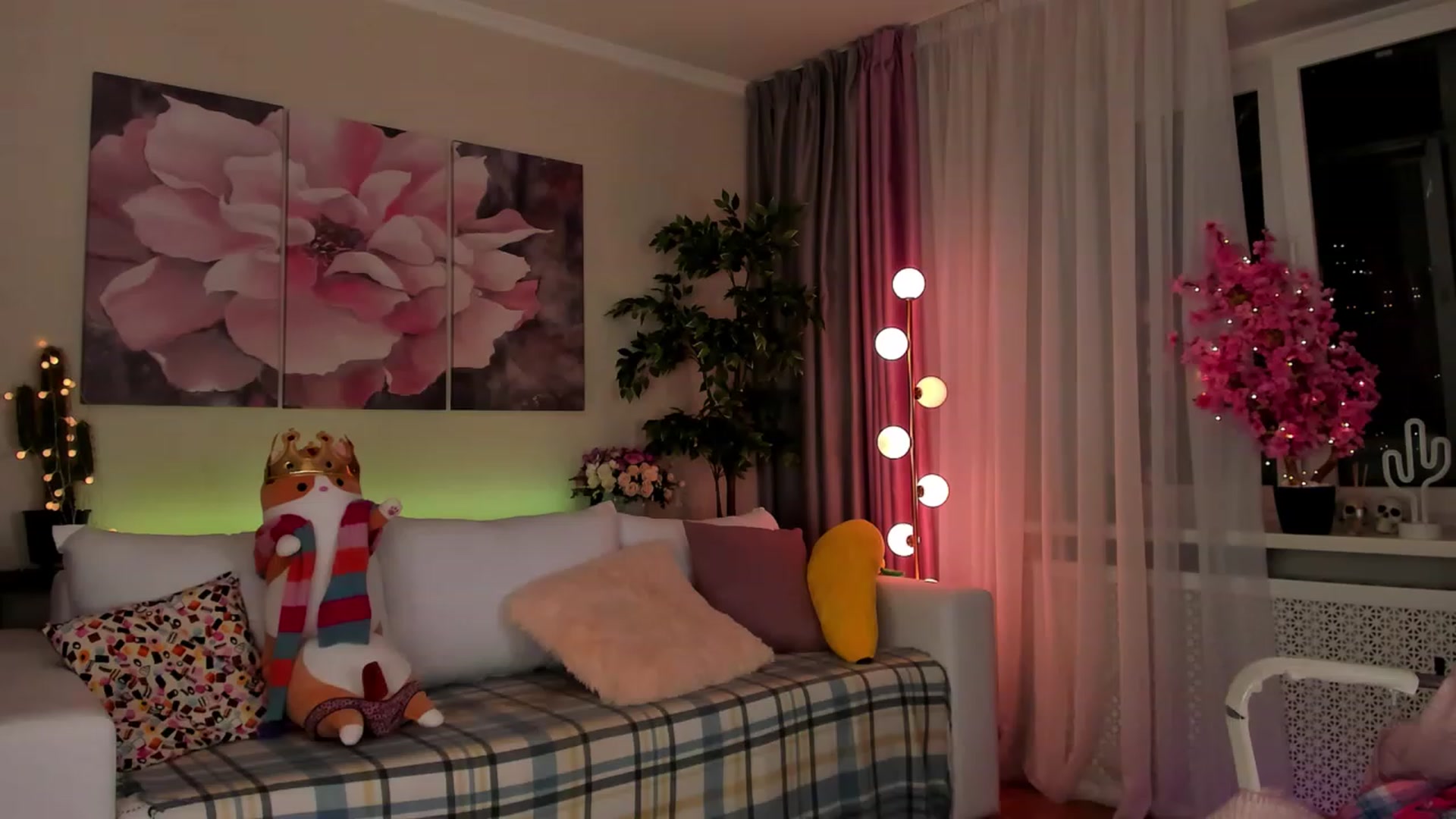Gallery image thumbnail from Cherry__sugar's myfreecams stream on, 12/24/2022, 17:57 image 14 of 20