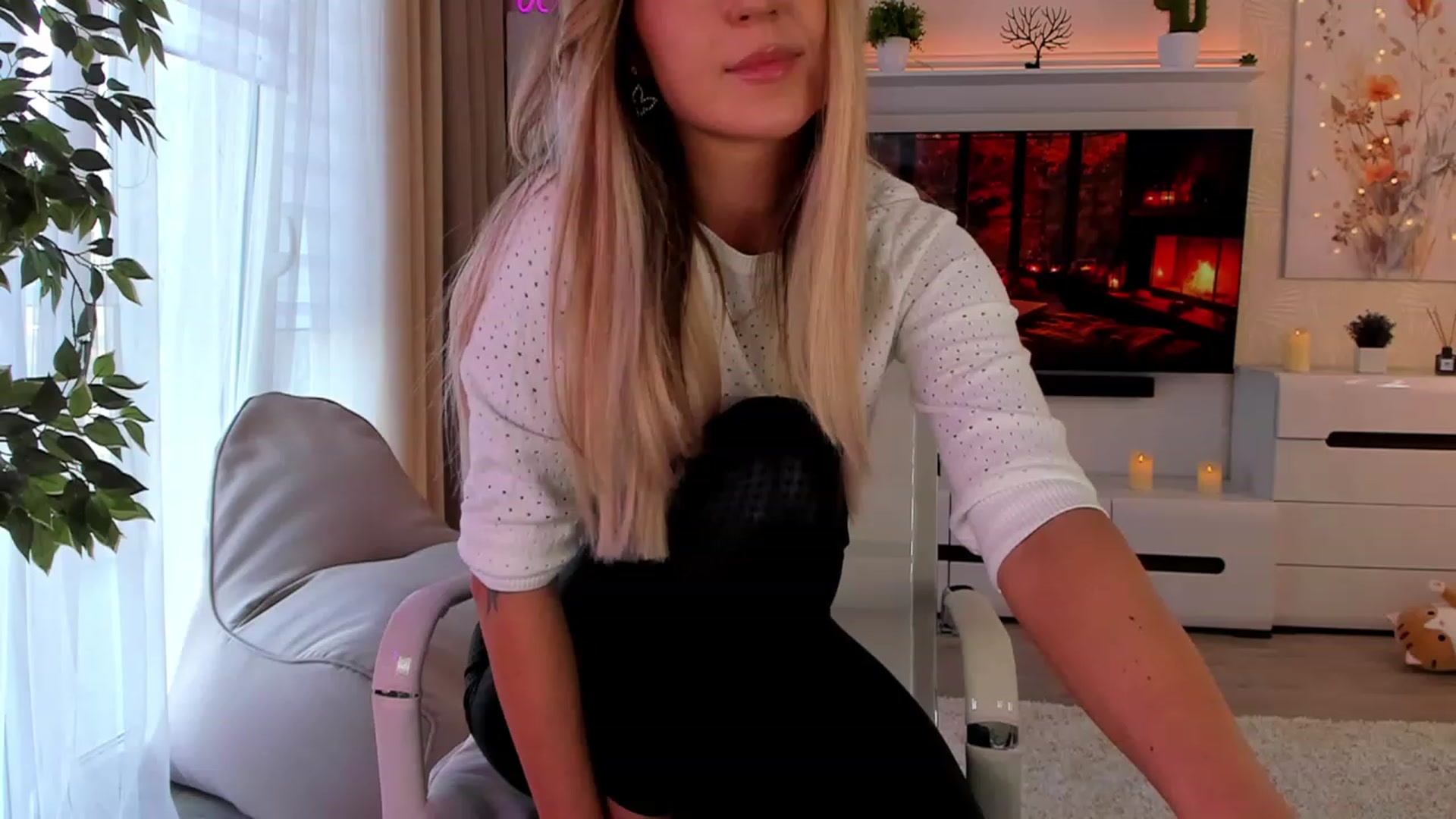 Gallery image thumbnail from Cherry__sugar's myfreecams stream on, 10/07/2023, 12:33 image 15 of 20