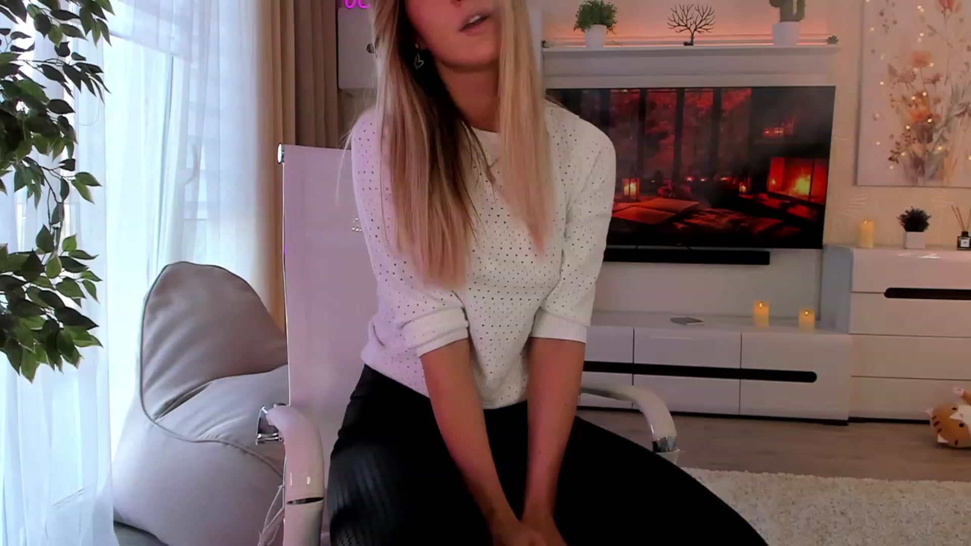 Gallery image thumbnail from Cherry__sugar's myfreecams stream on, 10/07/2023, 12:33 image 13 of 20