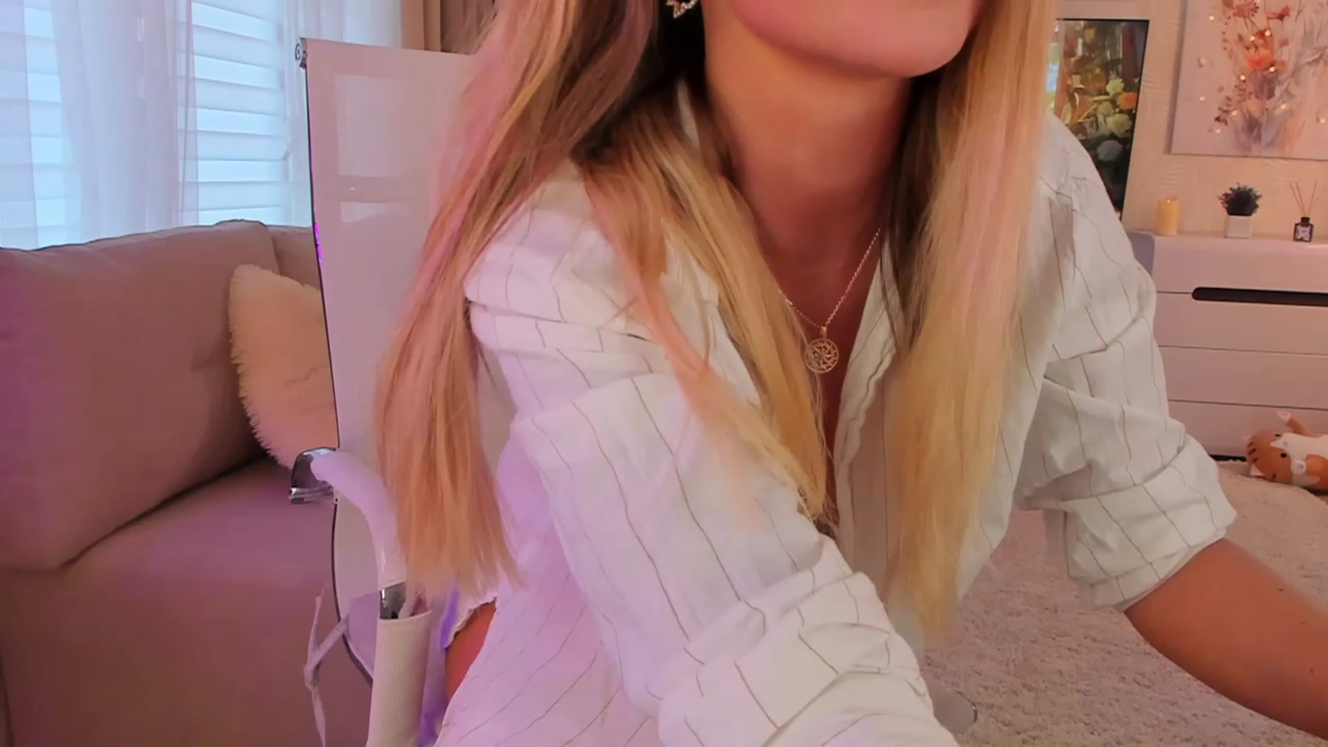 Gallery image thumbnail from Cherry__sugar's myfreecams stream on, 10/17/2023, 13:34 image 17 of 20