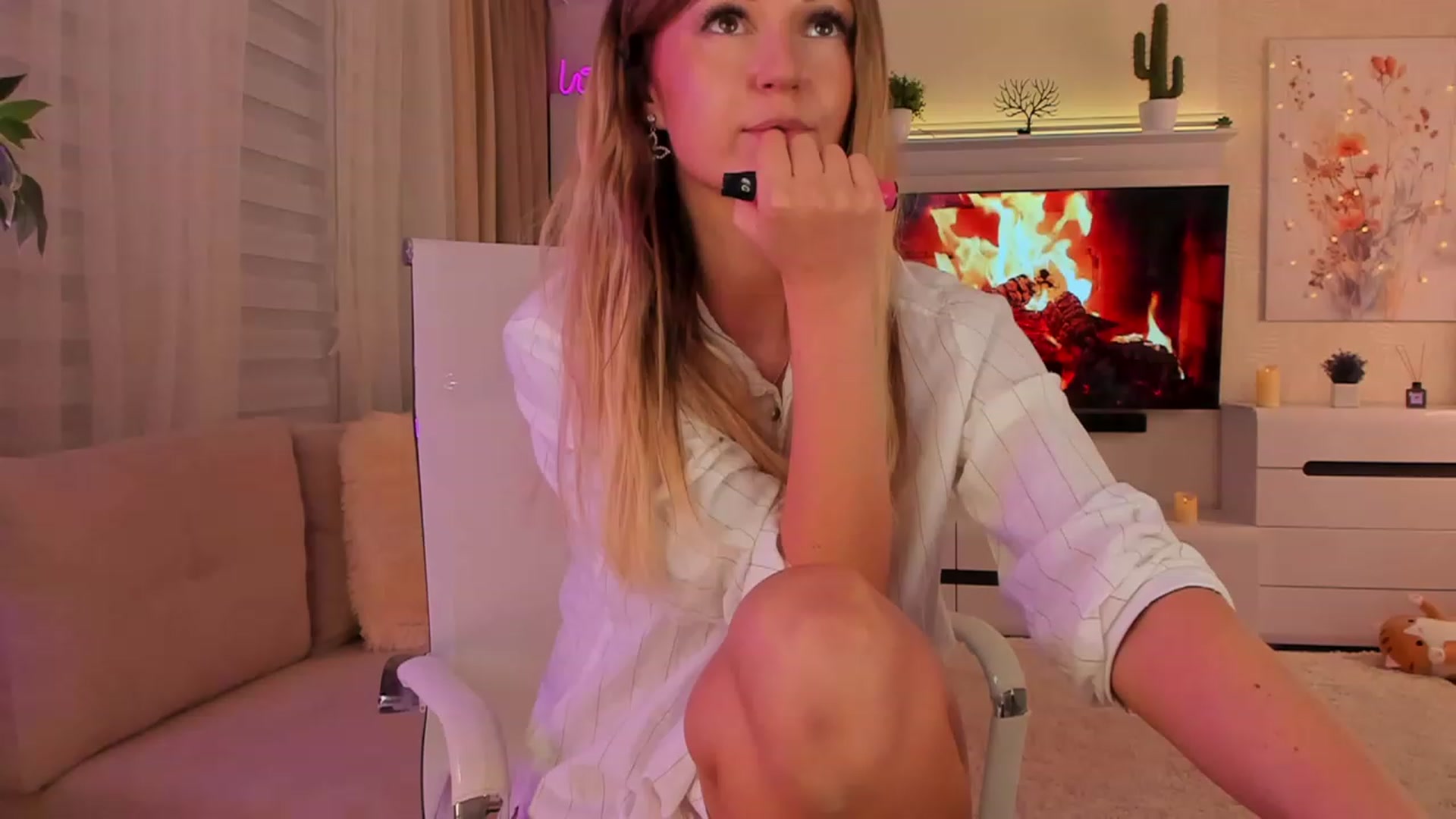 Gallery image thumbnail from Cherry__sugar's myfreecams stream on, 10/17/2023, 17:58 image 1 of 20