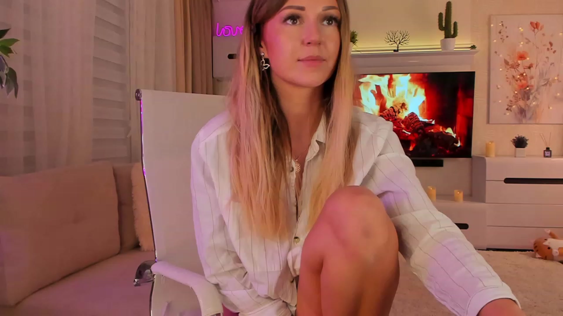 Gallery image thumbnail from Cherry__sugar's myfreecams stream on, 10/17/2023, 17:58 image 17 of 20