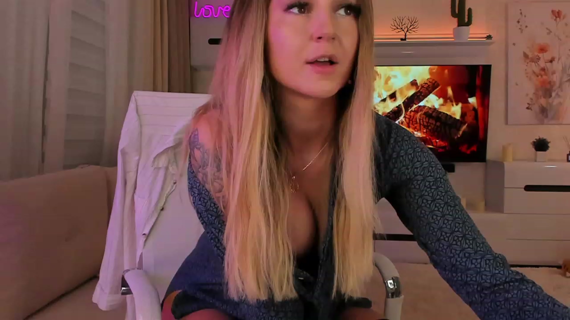 Gallery image thumbnail from Cherry__sugar's myfreecams stream on, 10/26/2023, 17:04 image 1 of 20