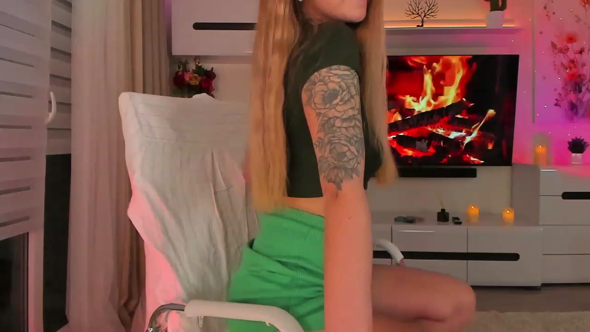 Gallery image thumbnail from Cherry__sugar's myfreecams stream on, 12/04/2023, 18:41 image 14 of 20