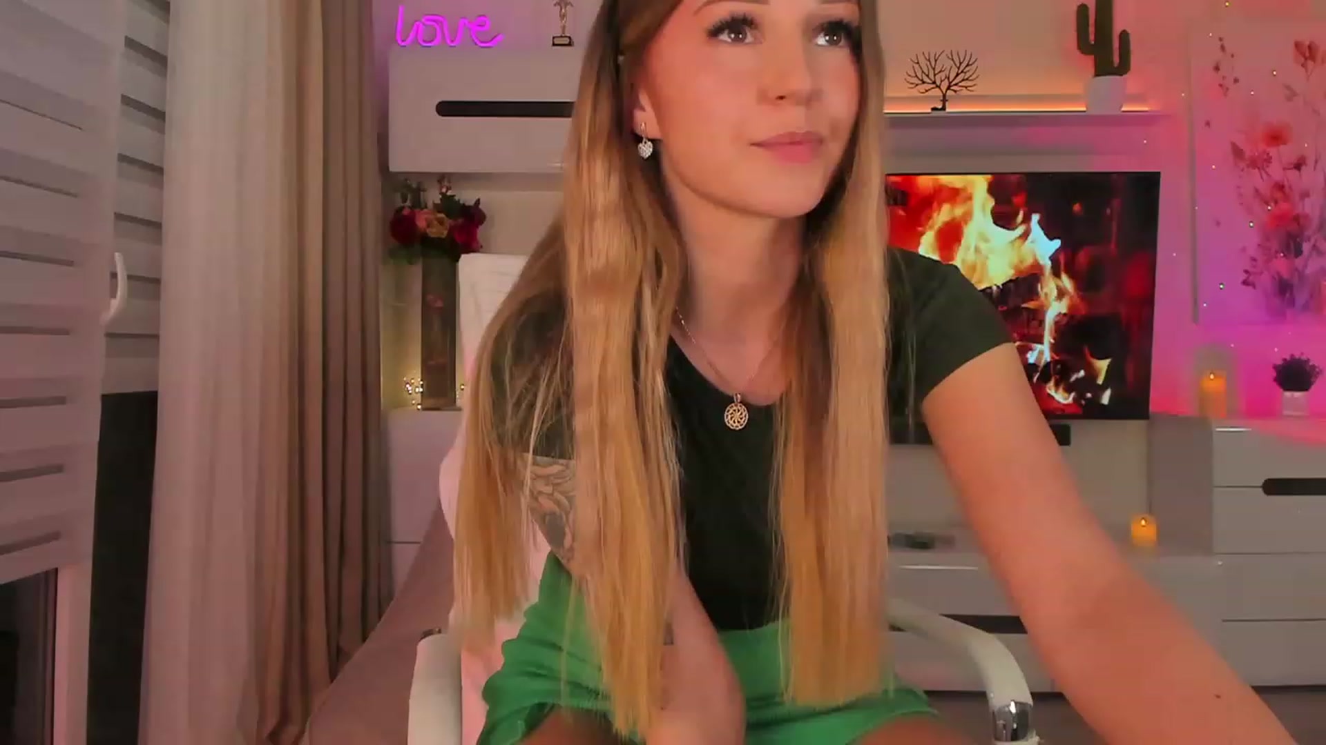 Gallery image thumbnail from Cherry__sugar's myfreecams stream on, 12/04/2023, 18:41 image 11 of 20