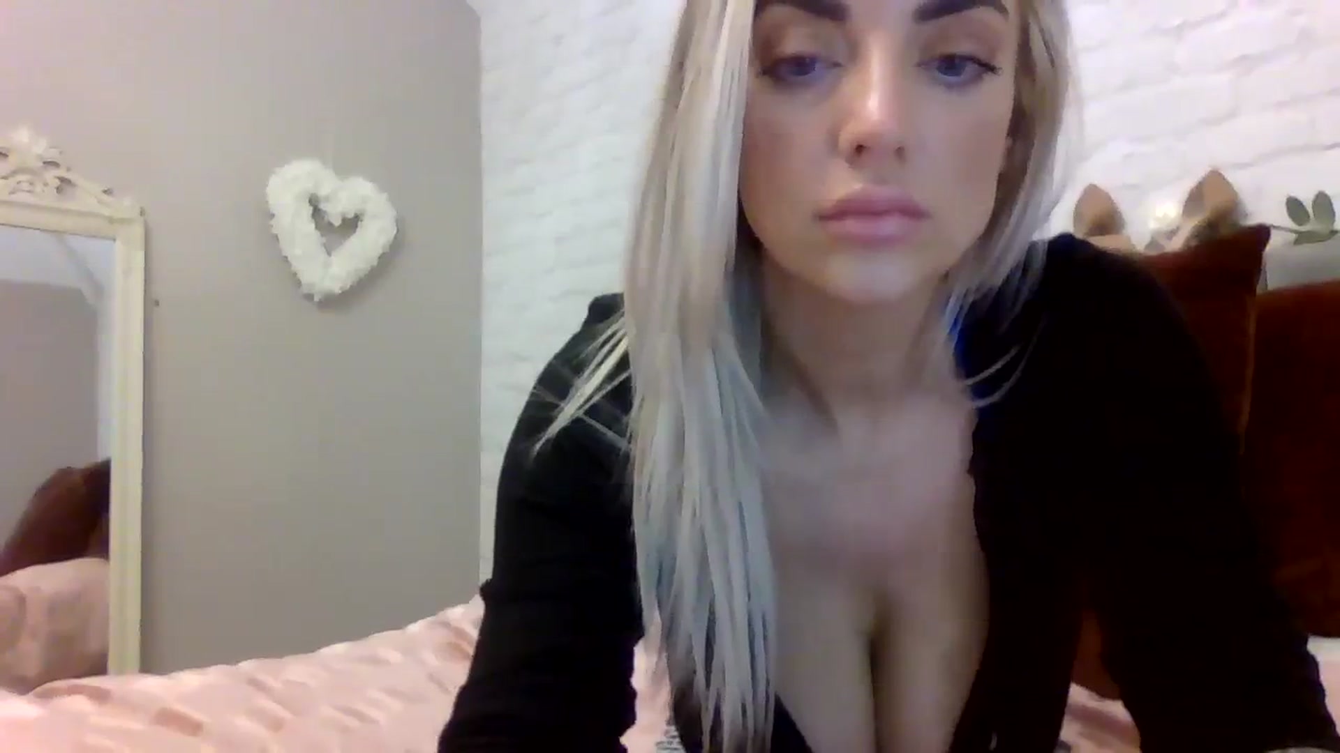 Gallery image thumbnail from Cherry_sour's myfreecams stream on, 11/21/2023, 12:45 image 16 of 20