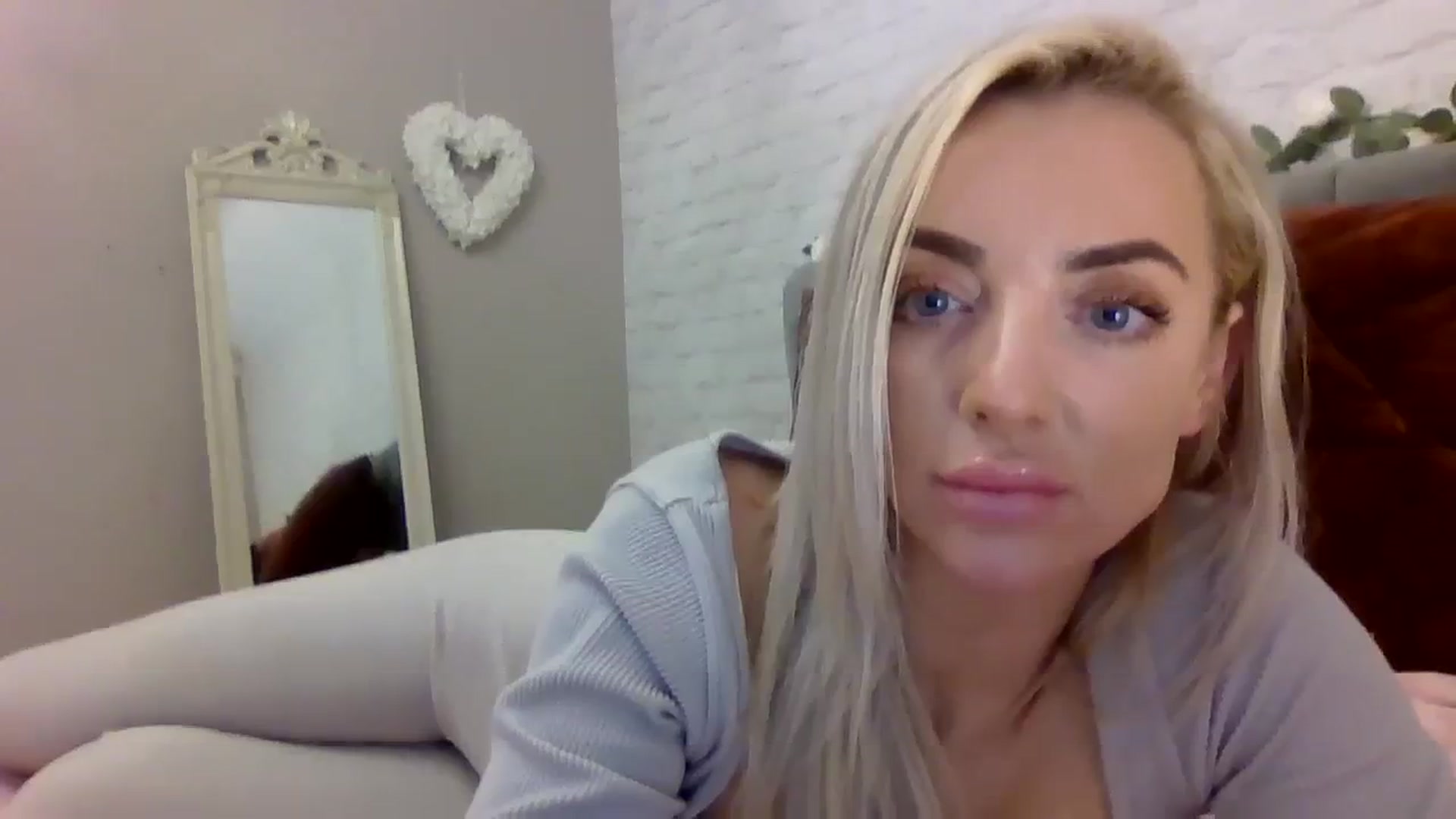 Gallery image thumbnail from Cherry_sour's myfreecams stream on, 11/24/2023, 11:57 image 17 of 20