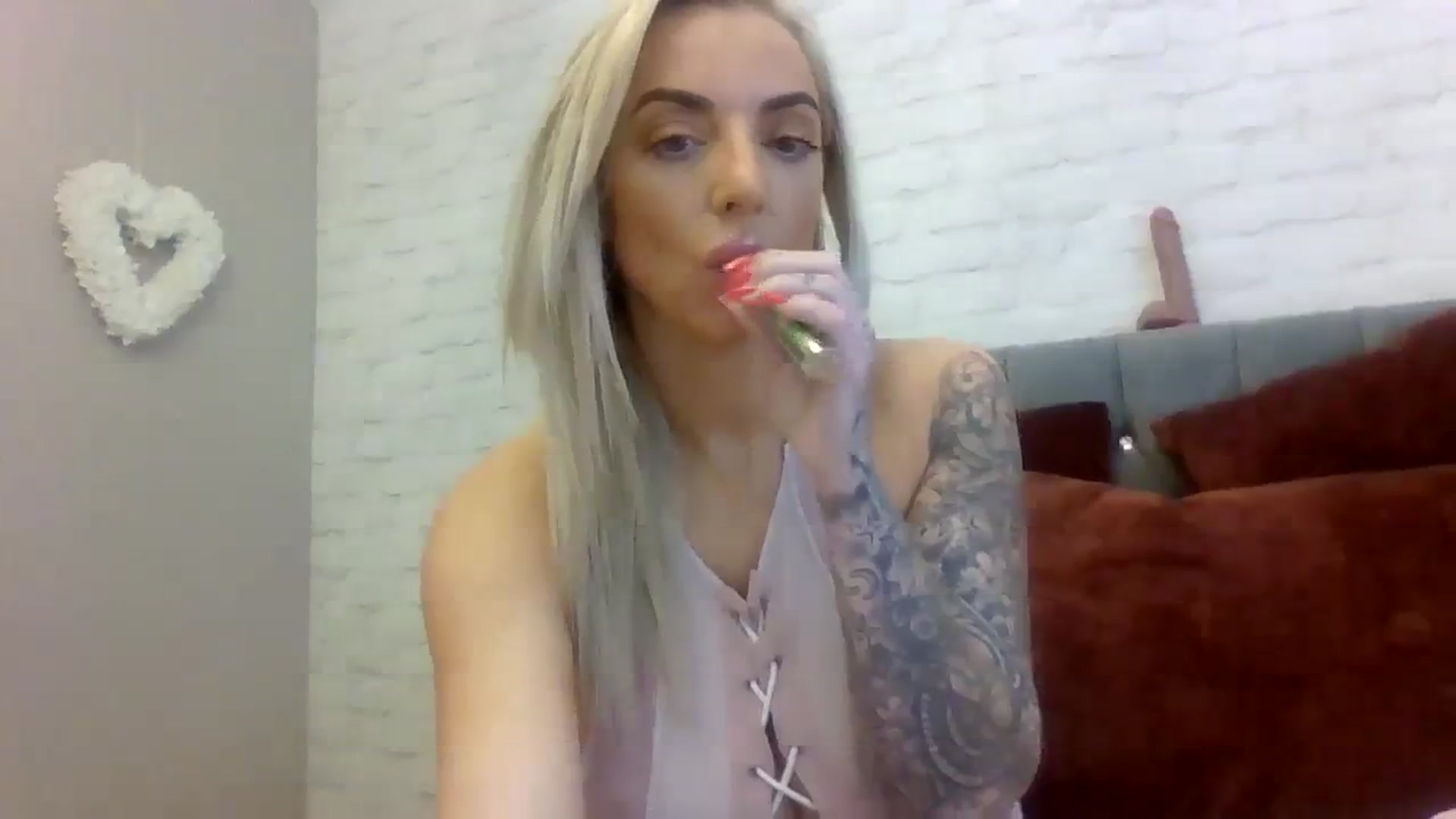Gallery image thumbnail from Cherry_sour's myfreecams stream on, 11/28/2023, 13:49 image 12 of 20