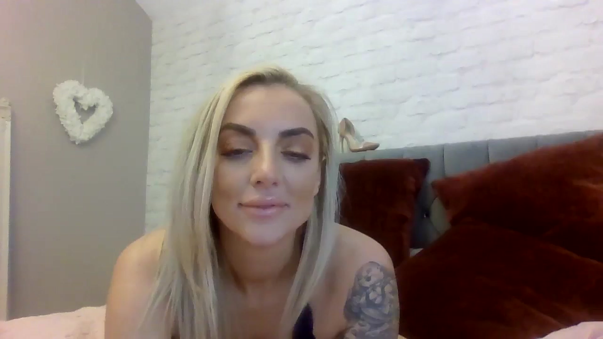 Gallery image thumbnail from Cherry_sour's myfreecams stream on, 11/29/2023, 14:46 image 8 of 20