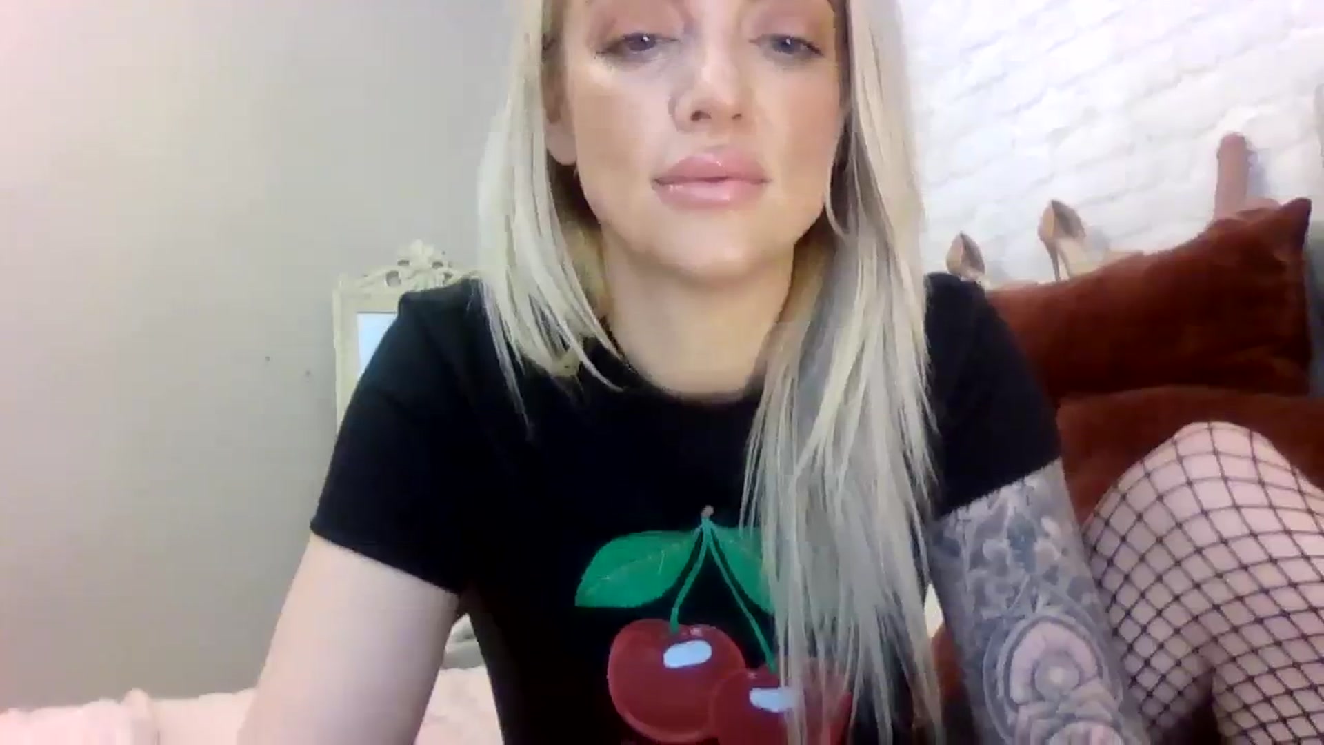 Gallery image thumbnail from Cherry_sour's myfreecams stream on, 11/30/2023, 12:01 image 14 of 20