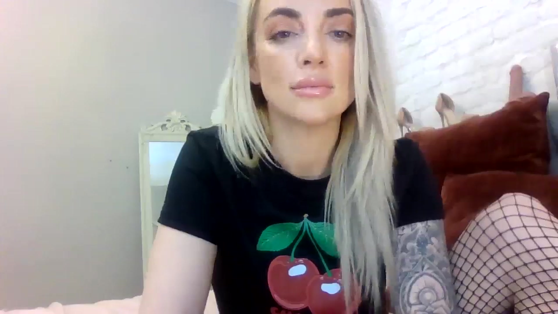Gallery image thumbnail from Cherry_sour's myfreecams stream on, 11/30/2023, 12:01 image 15 of 20