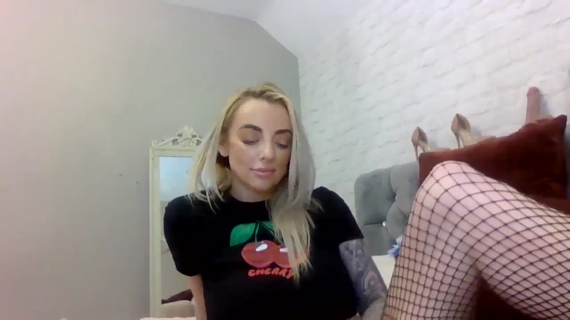 Gallery image thumbnail from Cherry_sour's myfreecams stream on, 11/30/2023, 12:01 image 12 of 20