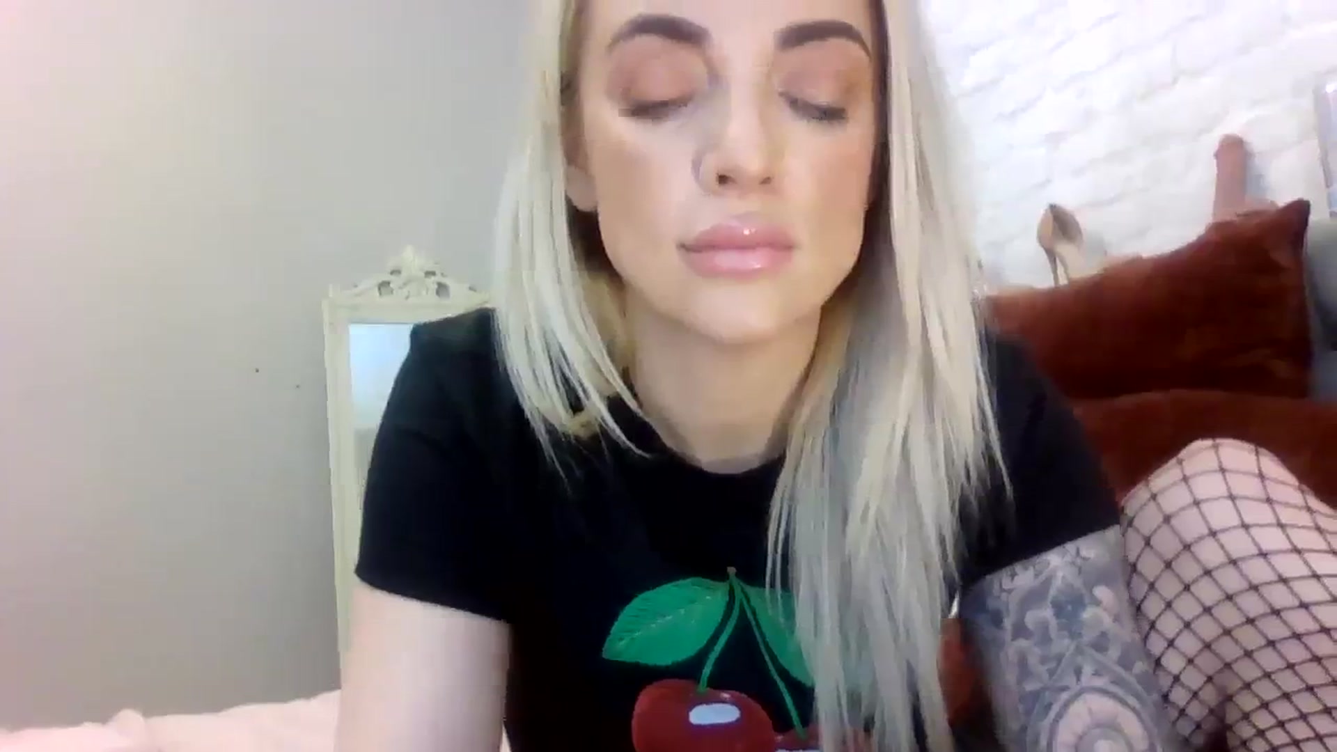 Gallery image thumbnail from Cherry_sour's myfreecams stream on, 11/30/2023, 12:01 image 16 of 20