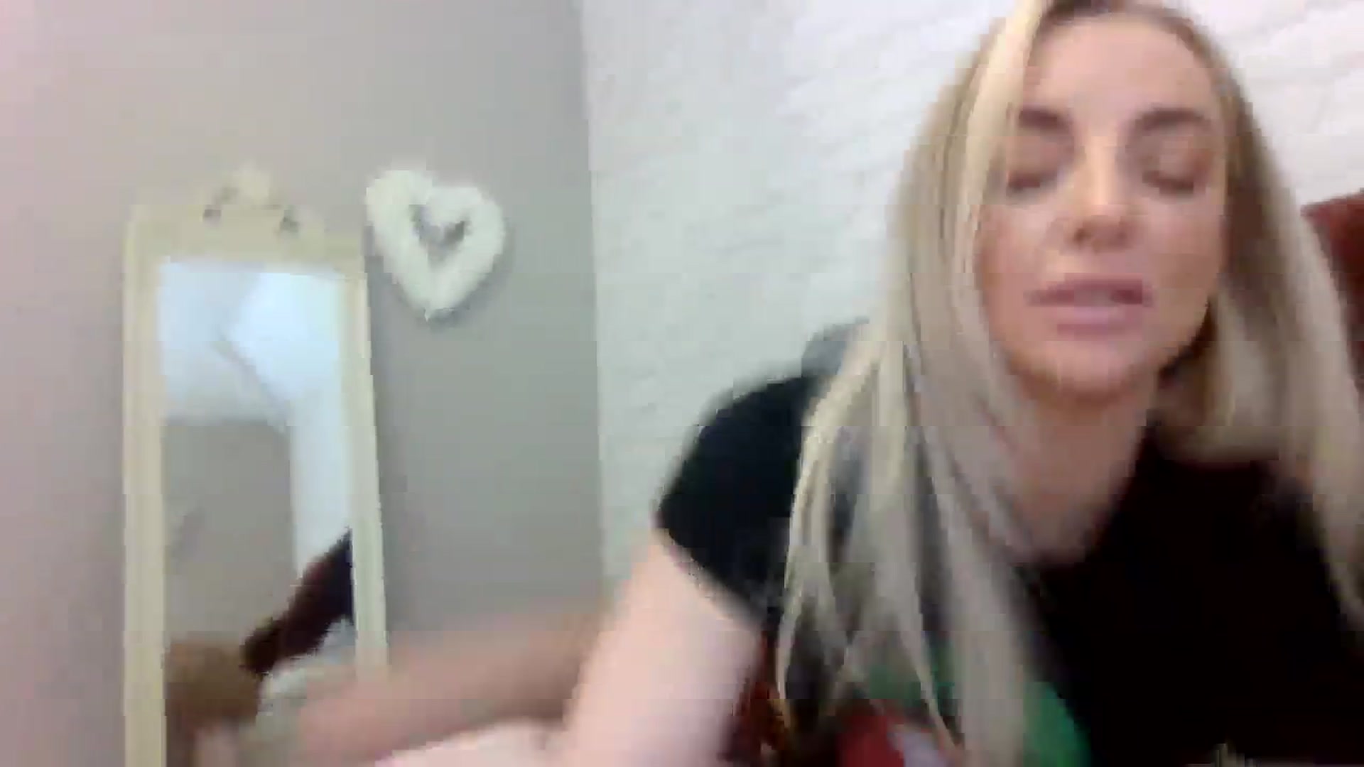 Gallery image thumbnail from Cherry_sour's myfreecams stream on, 11/30/2023, 13:12 image 7 of 20