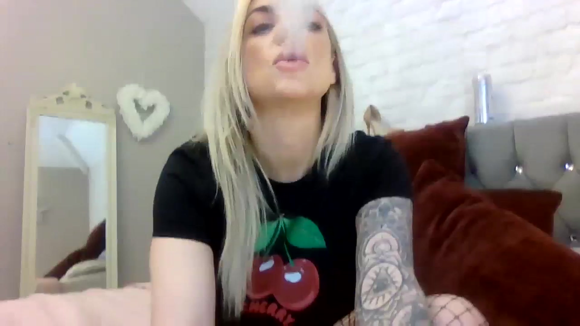 Gallery image thumbnail from Cherry_sour's myfreecams stream on, 11/30/2023, 13:12 image 5 of 20