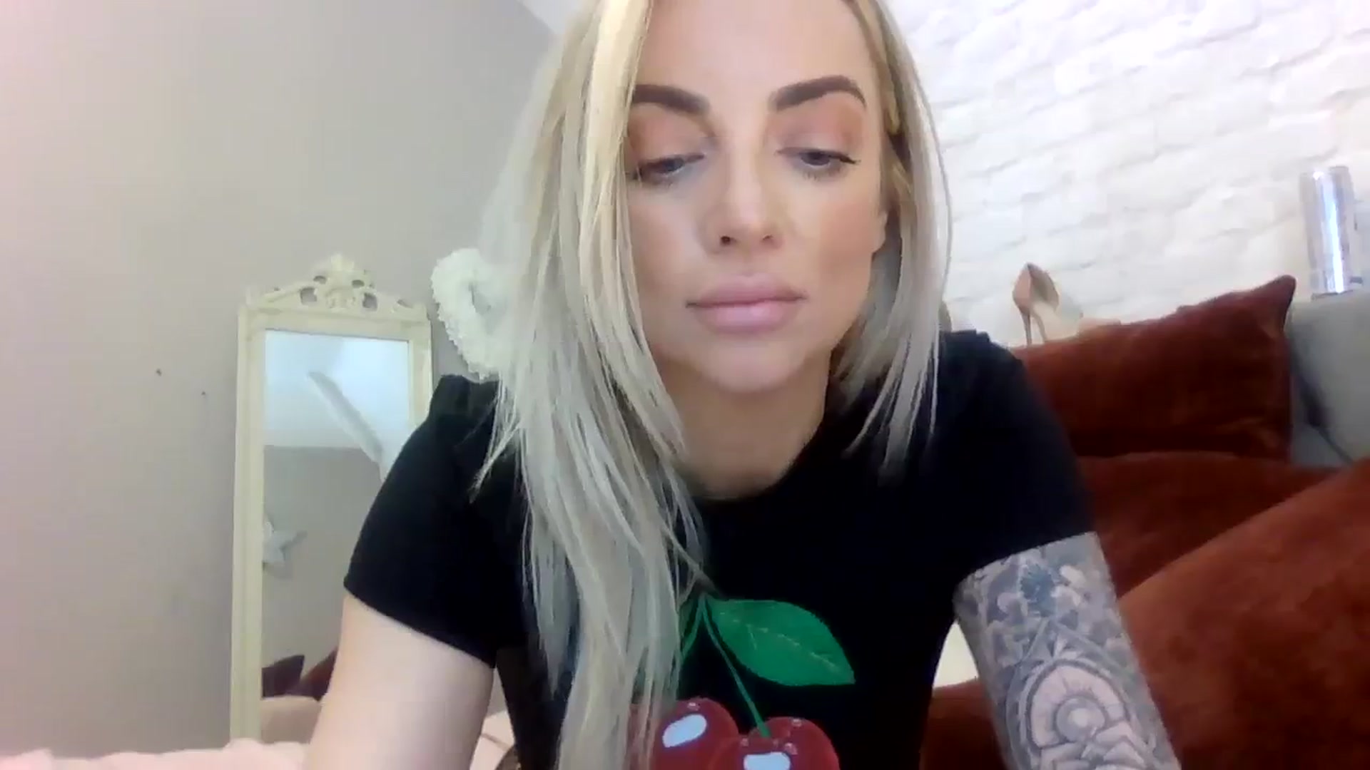 Gallery image thumbnail from Cherry_sour's myfreecams stream on, 11/30/2023, 13:12 image 4 of 20