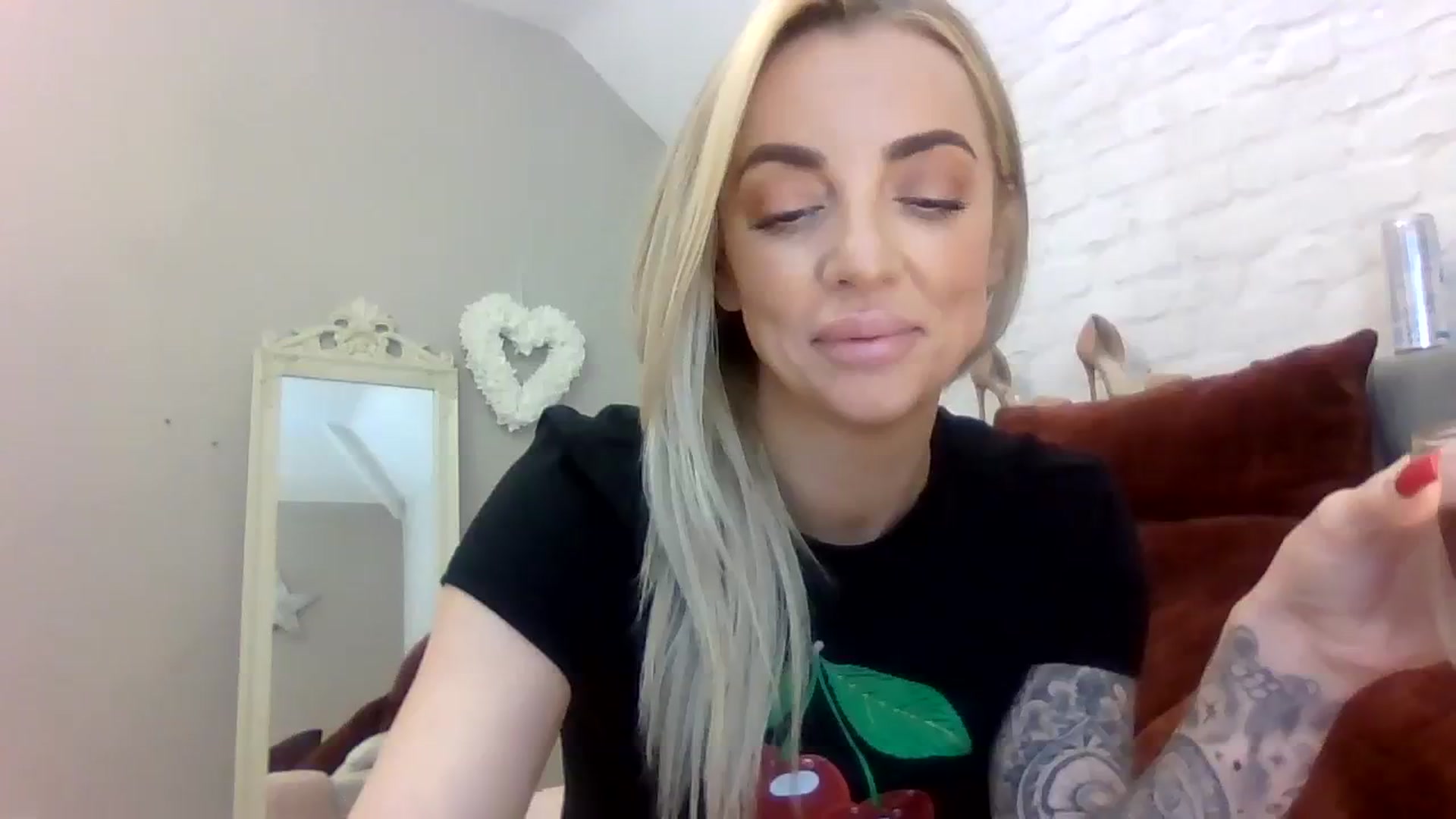 Gallery image thumbnail from Cherry_sour's myfreecams stream on, 11/30/2023, 13:12 image 1 of 20