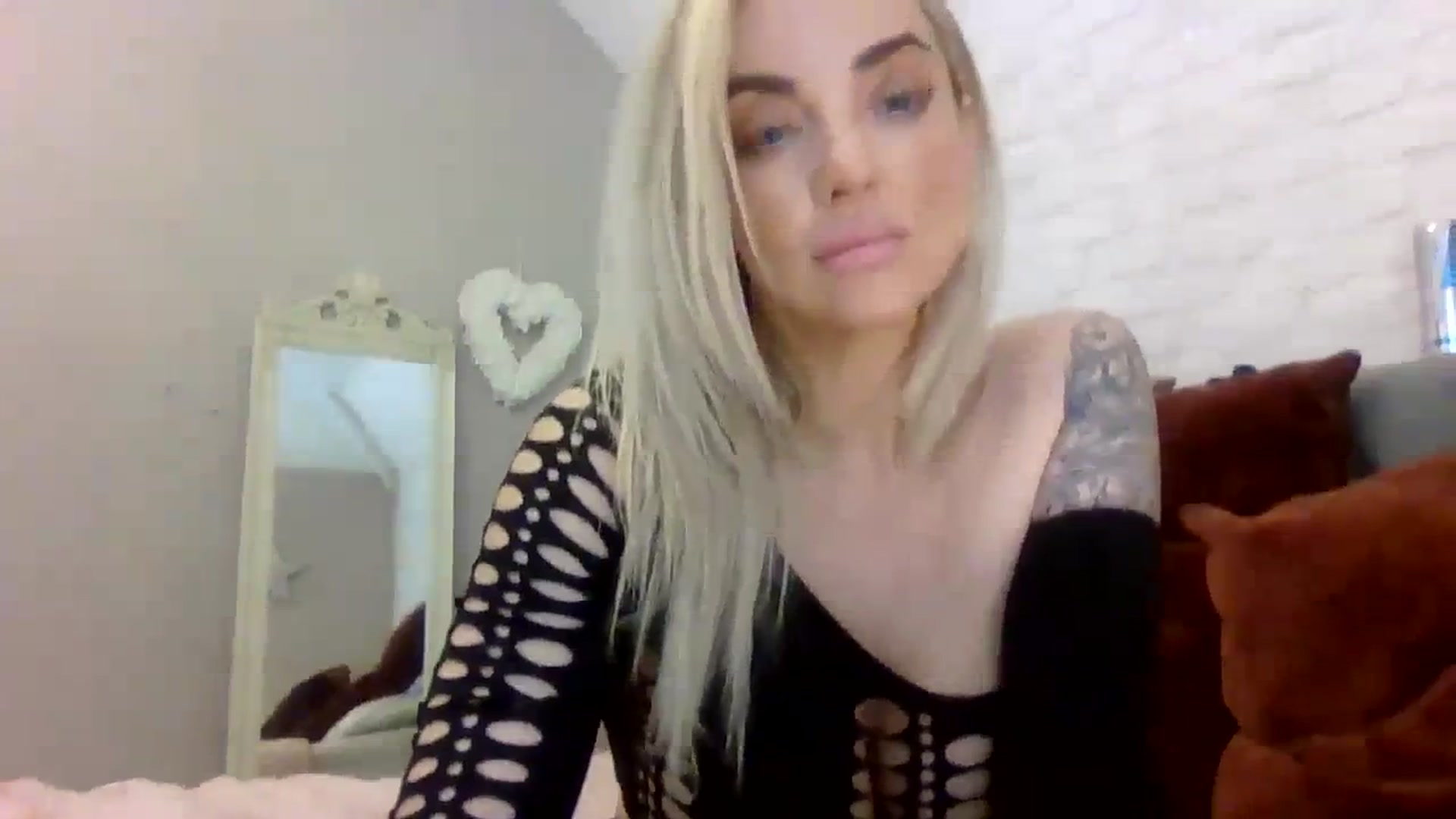 Gallery image thumbnail from Cherry_sour's myfreecams stream on, 11/30/2023, 13:12 image 18 of 20
