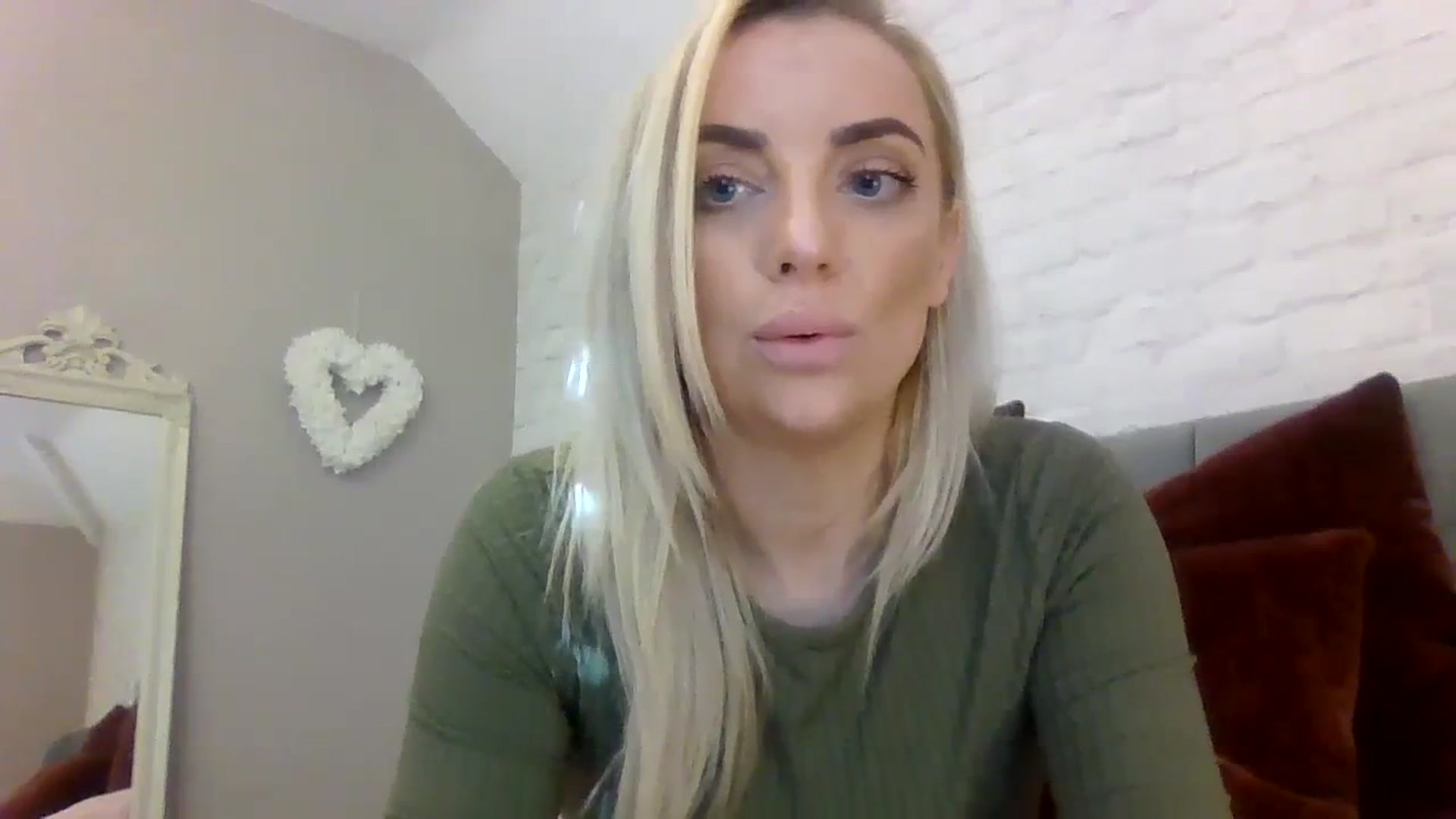 Gallery image thumbnail from Cherry_sour's myfreecams stream on, 12/06/2023, 14:12 image 5 of 20