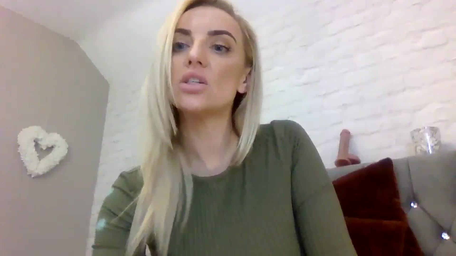 Gallery image thumbnail from Cherry_sour's myfreecams stream on, 12/06/2023, 14:12 image 3 of 20