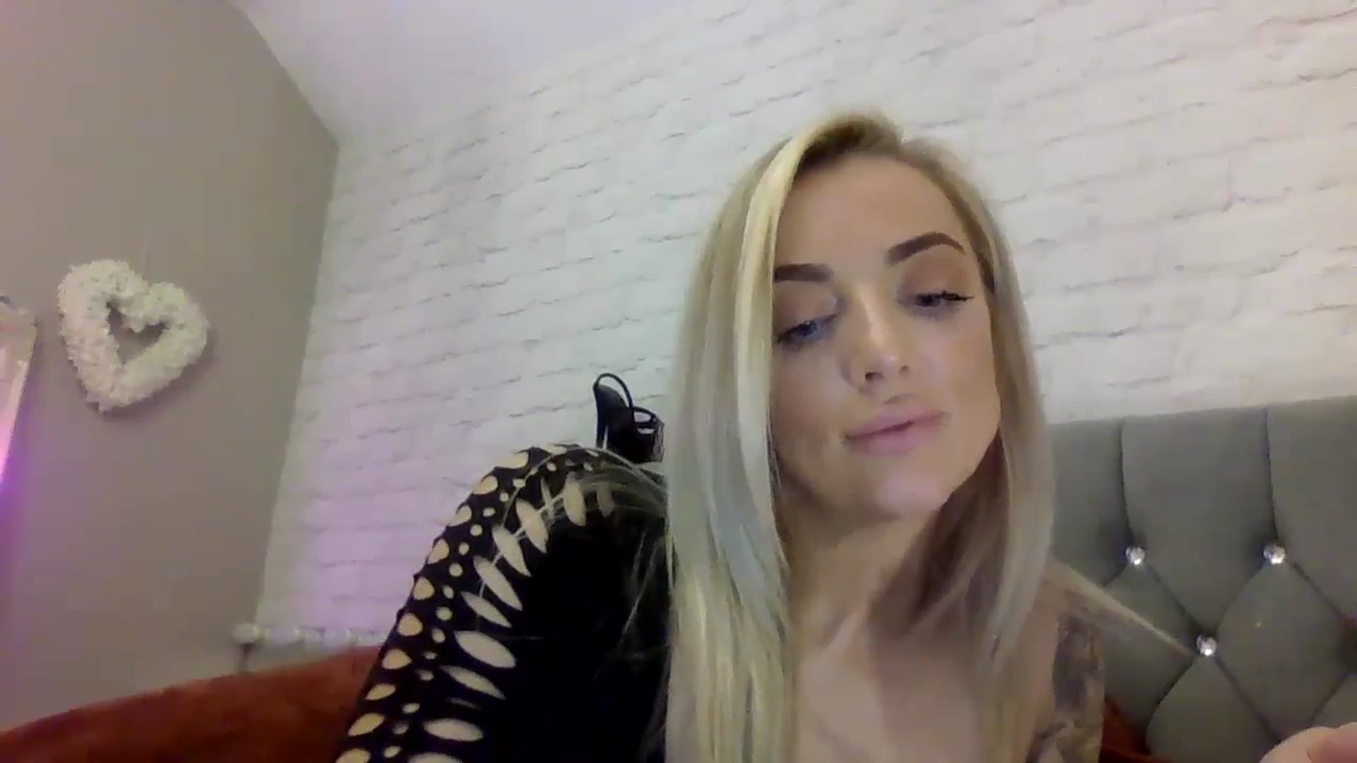 Gallery image thumbnail from Cherry_sour's myfreecams stream on, 12/13/2023, 14:39 image 4 of 20