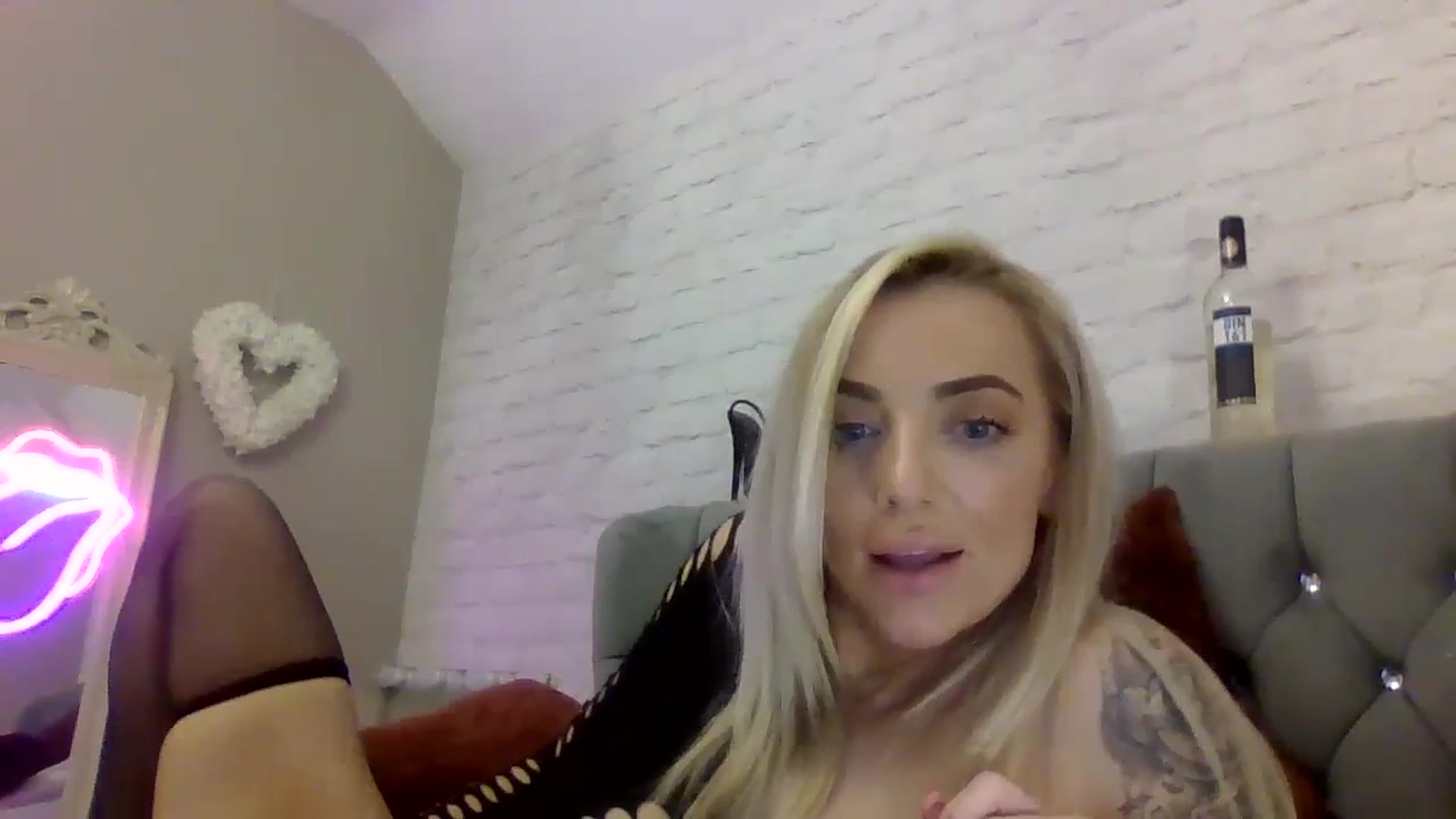 Gallery image thumbnail from Cherry_sour's myfreecams stream on, 12/13/2023, 14:39 image 8 of 20