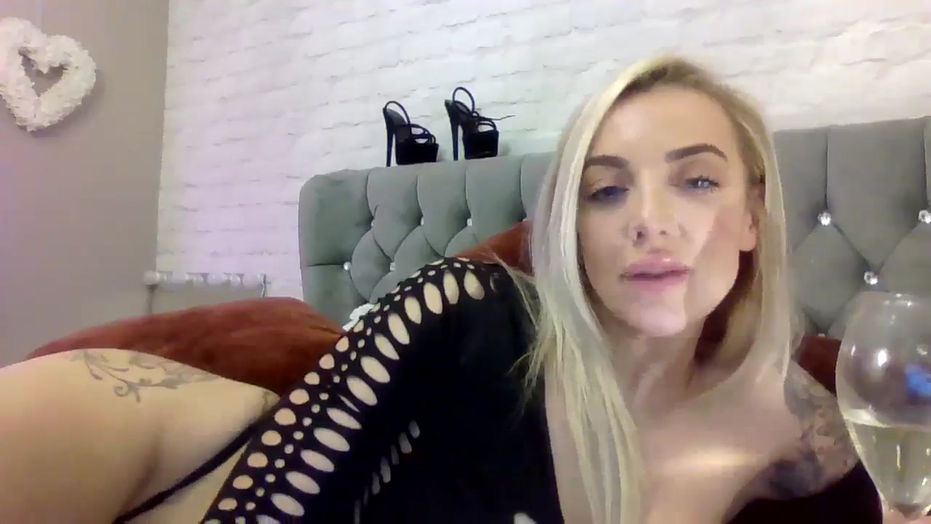Gallery image thumbnail from Cherry_sour's myfreecams stream on, 12/13/2023, 16:22 image 19 of 20