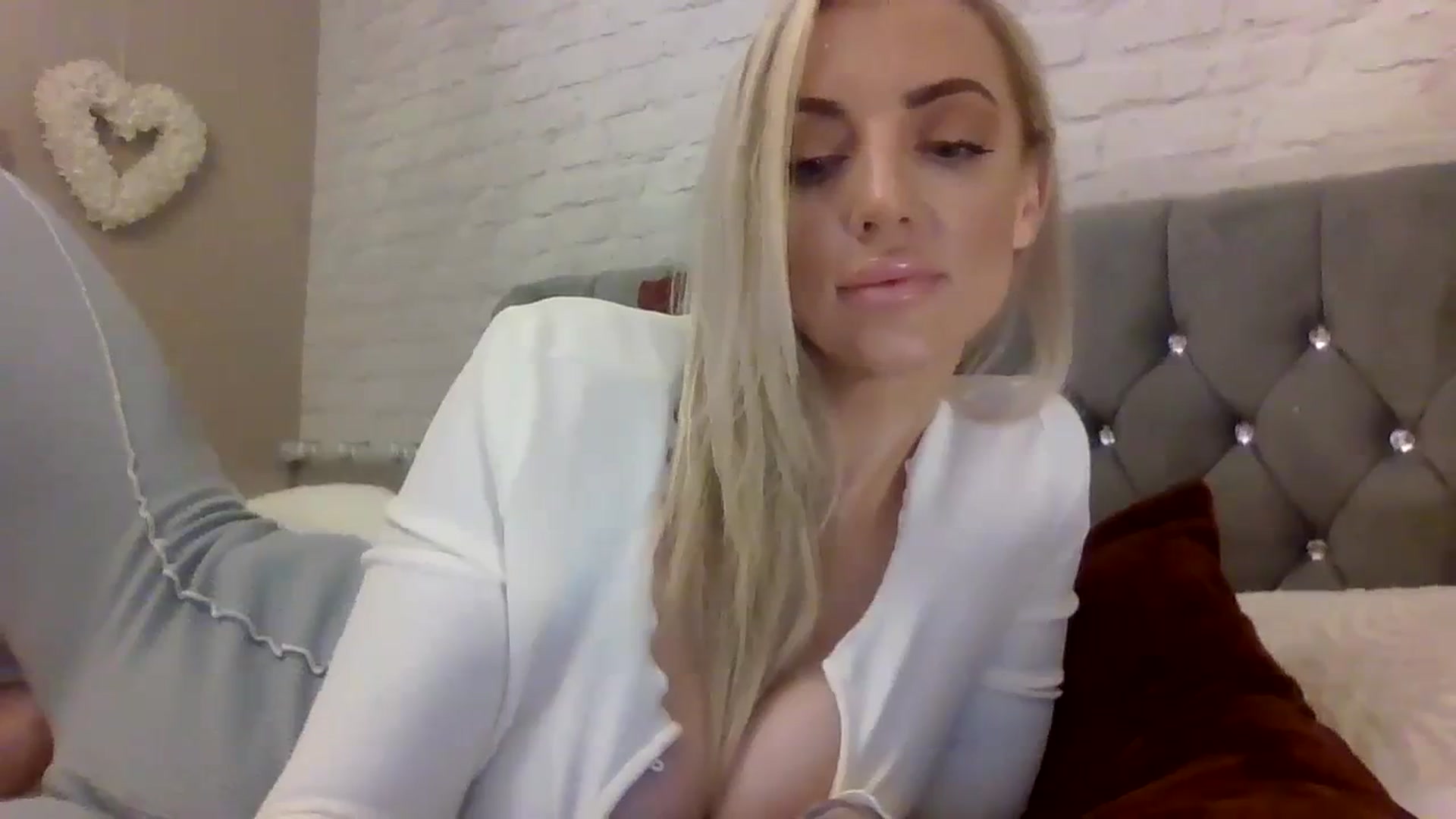 Gallery image thumbnail from Cherry_sour's myfreecams stream on, 12/15/2023, 12:31 image 3 of 20