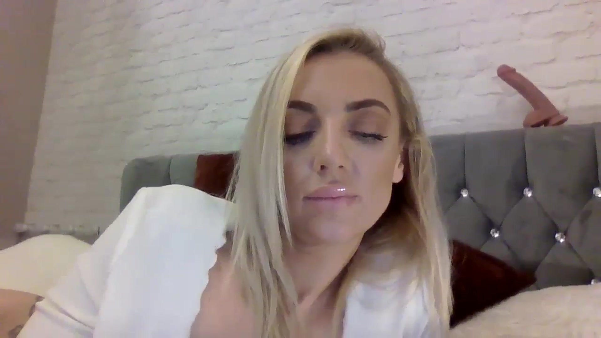 Gallery image thumbnail from Cherry_sour's myfreecams stream on, 12/15/2023, 12:31 image 18 of 20