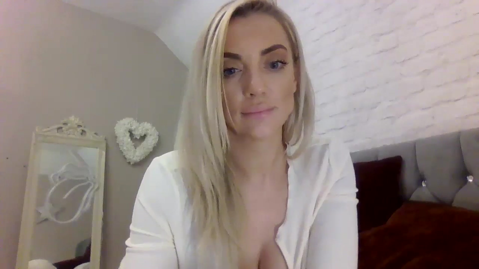 Gallery image thumbnail from Cherry_sour's myfreecams stream on, 12/15/2023, 13:29 image 12 of 20