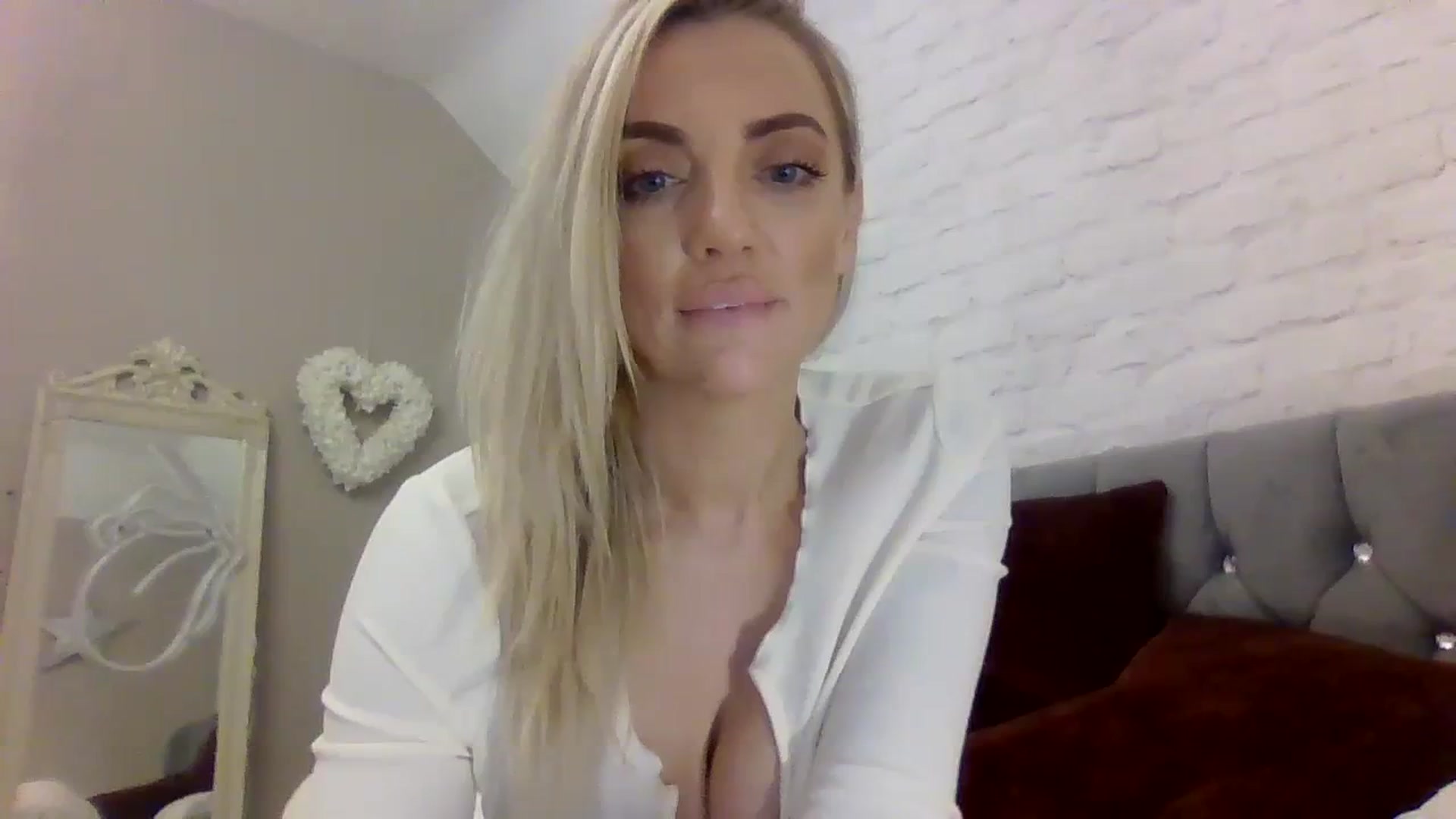 Gallery image thumbnail from Cherry_sour's myfreecams stream on, 12/15/2023, 13:29 image 3 of 20
