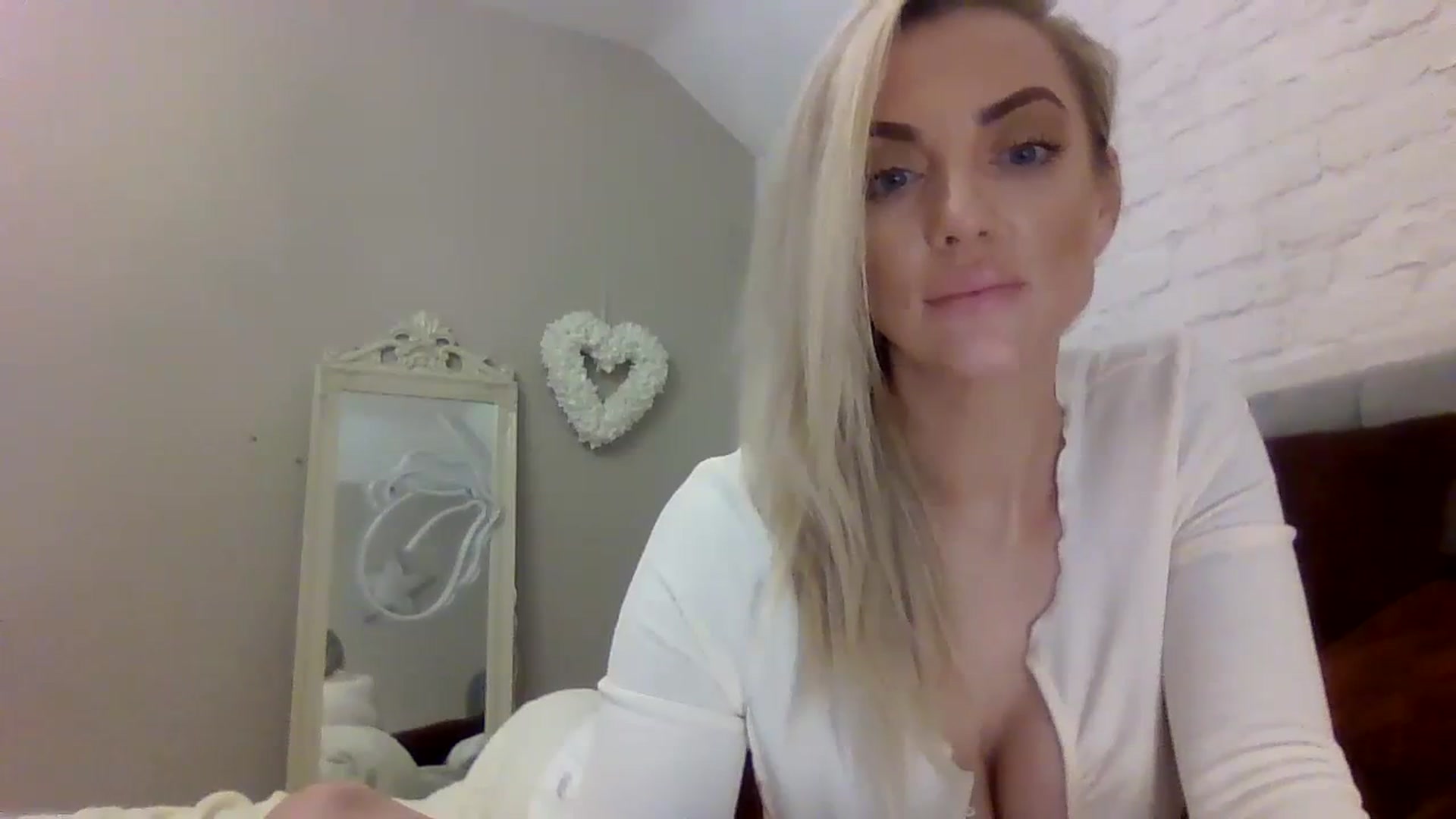 Gallery image thumbnail from Cherry_sour's myfreecams stream on, 12/15/2023, 14:50 image 5 of 20