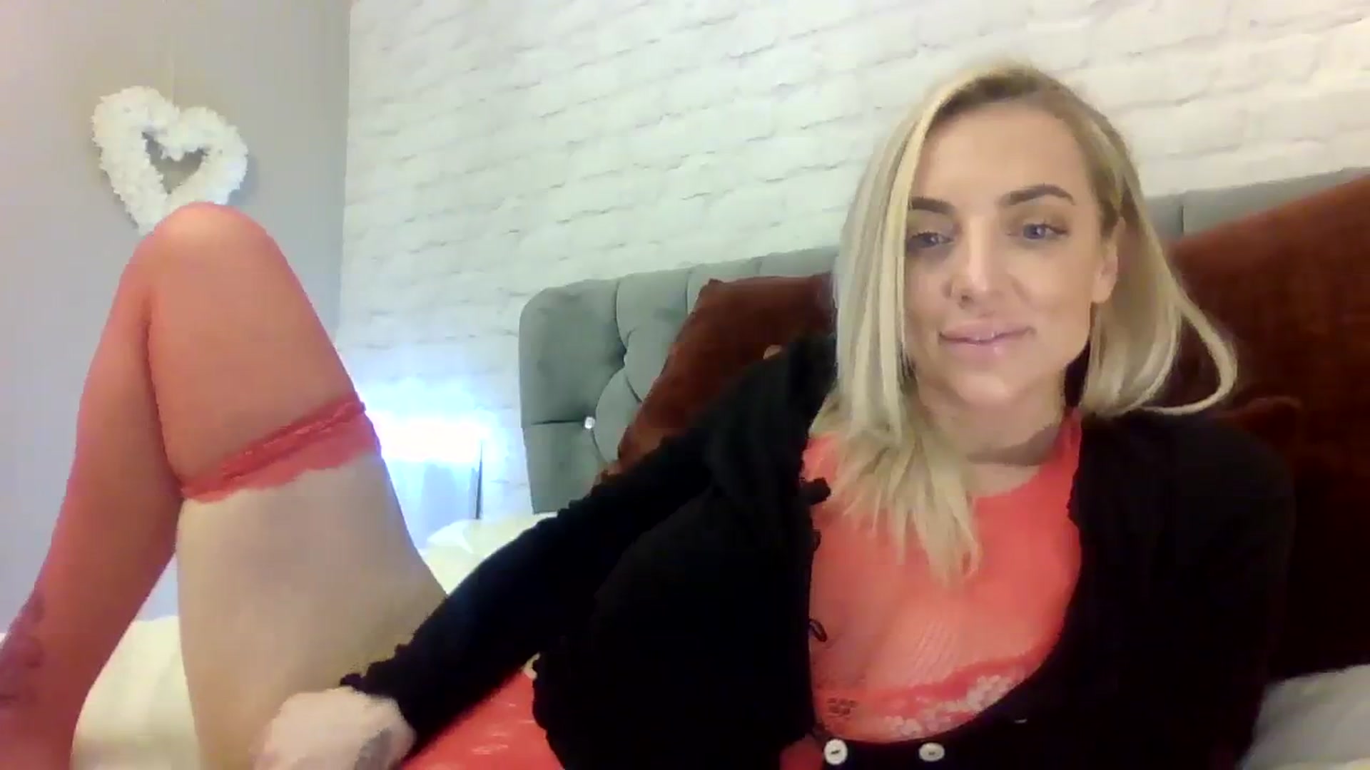 Gallery image thumbnail from Cherry_sour's myfreecams stream on, 12/18/2023, 11:52 image 20 of 20