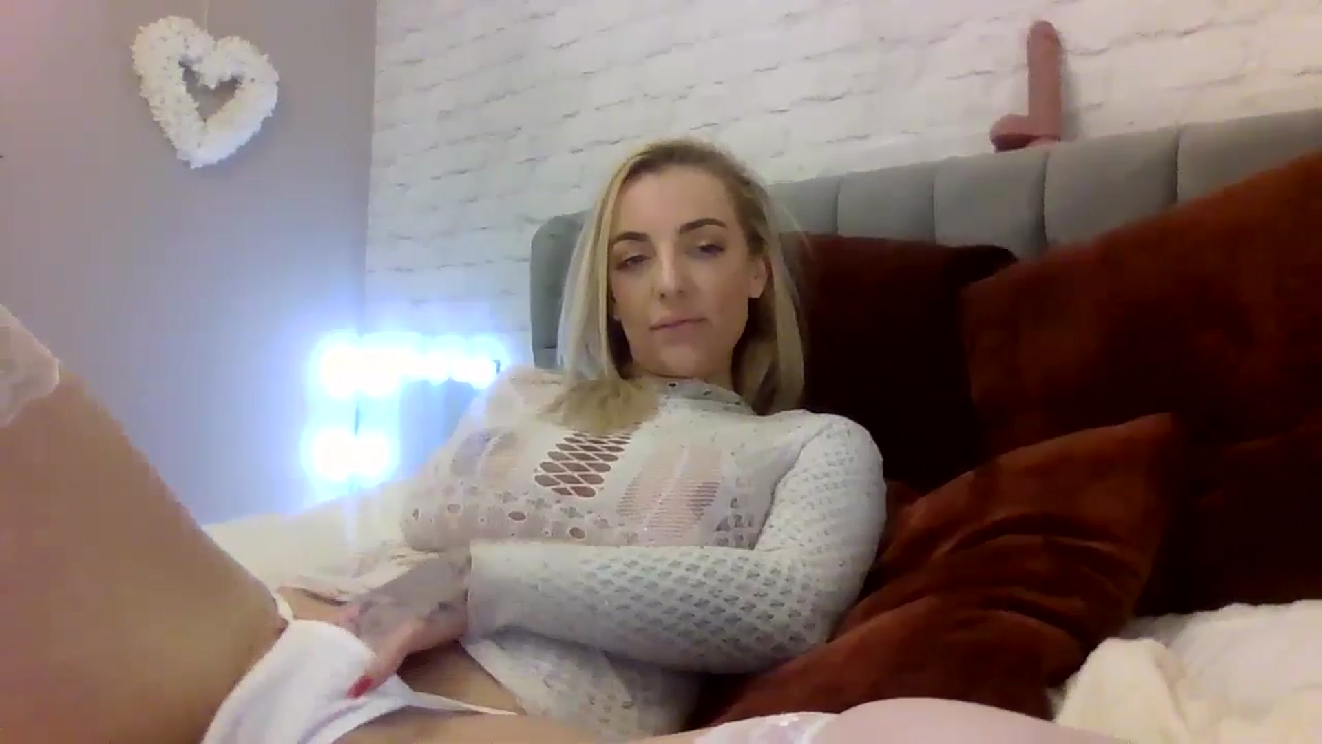 Gallery image thumbnail from Cherry_sour's myfreecams stream on, 12/18/2023, 15:07 image 12 of 20
