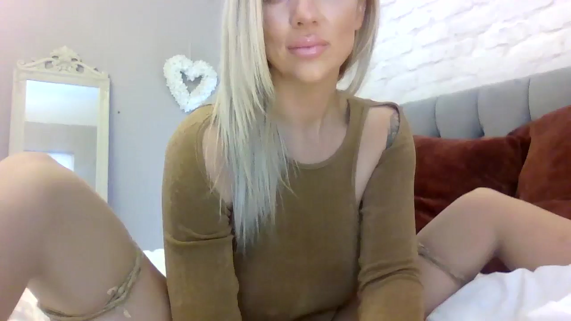 Gallery image thumbnail from Cherry_sour's myfreecams stream on, 12/20/2023, 11:29 image 7 of 20