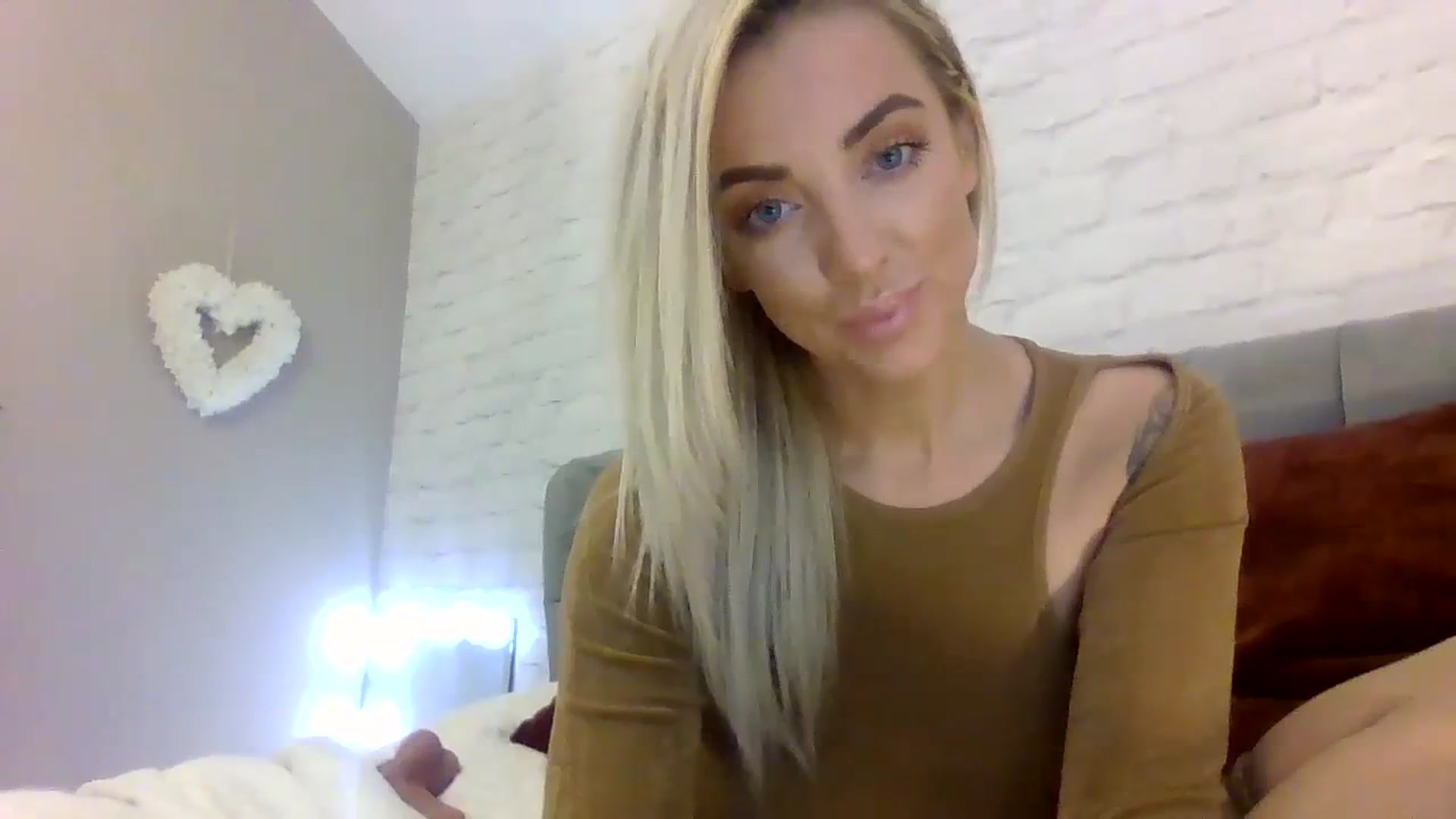 Gallery image thumbnail from Cherry_sour's myfreecams stream on, 12/20/2023, 11:29 image 20 of 20
