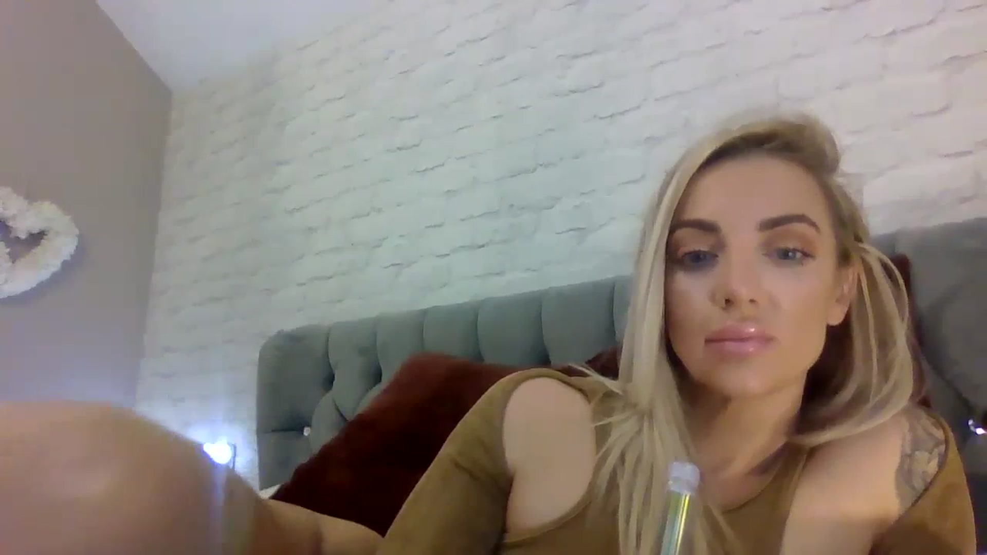 Gallery image thumbnail from Cherry_sour's myfreecams stream on, 12/20/2023, 11:29 image 18 of 20