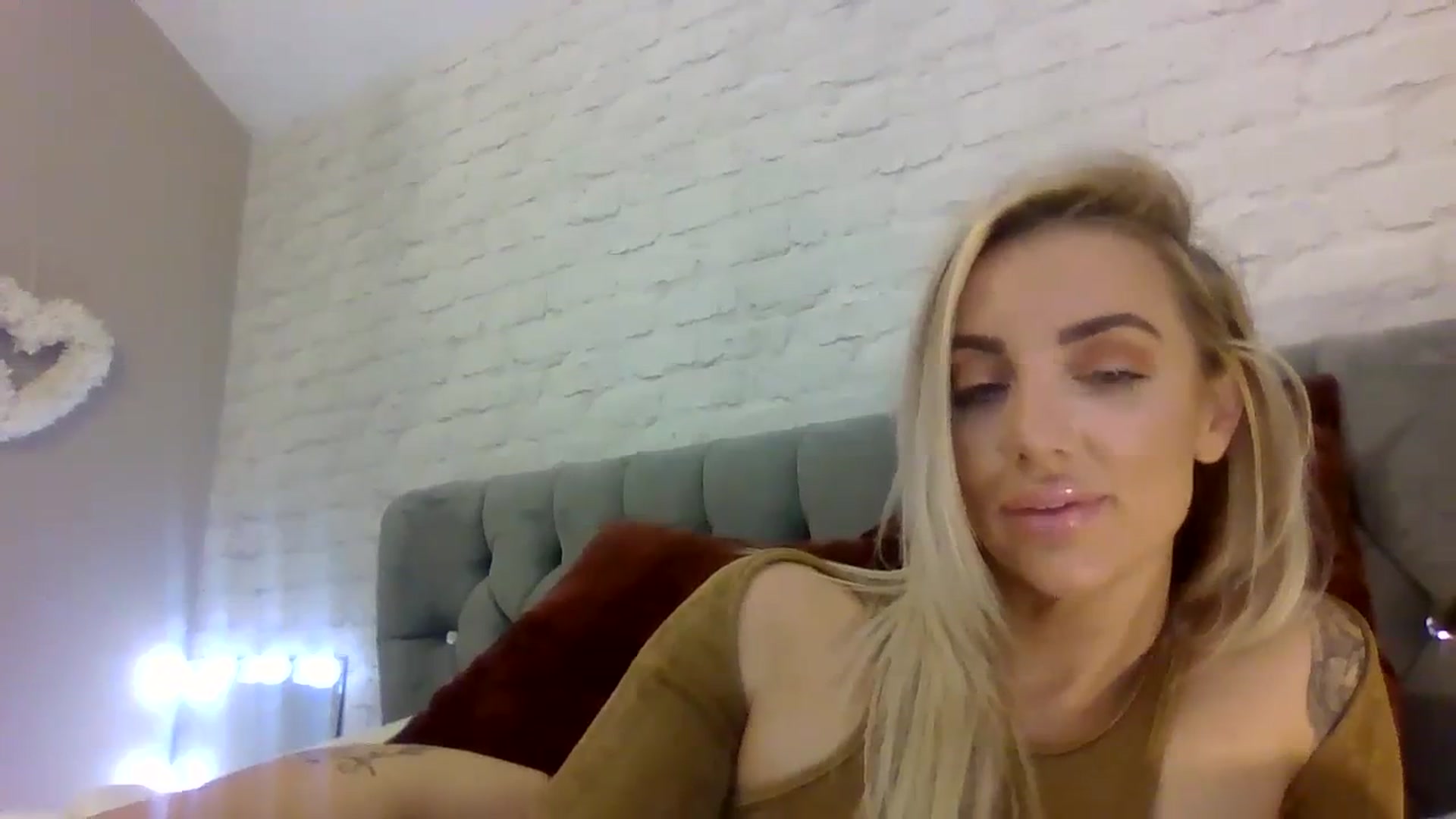Gallery image thumbnail from Cherry_sour's myfreecams stream on, 12/20/2023, 11:29 image 17 of 20