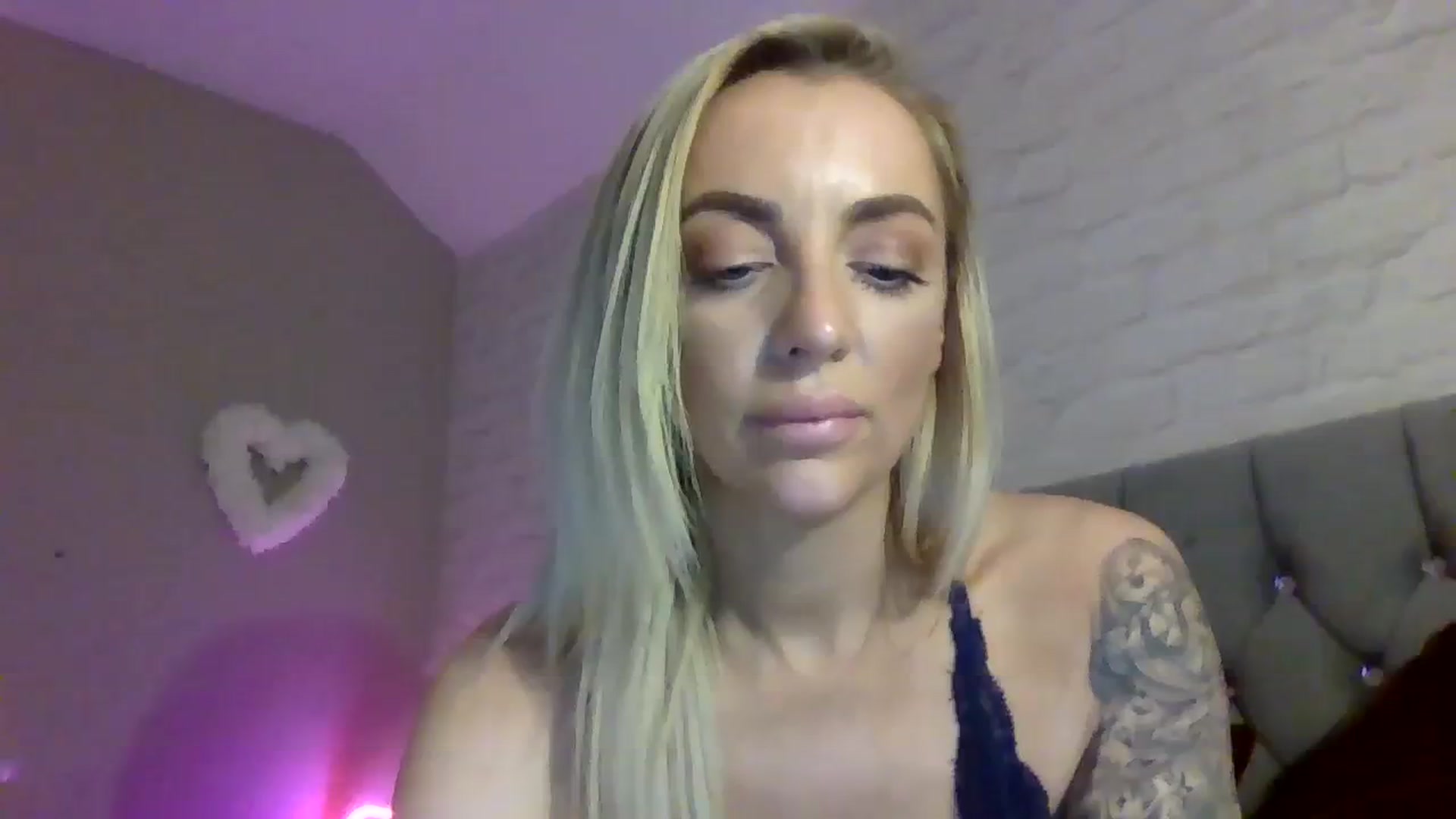 Gallery image thumbnail from Cherry_sour's myfreecams stream on, 12/28/2023, 21:02 image 15 of 20