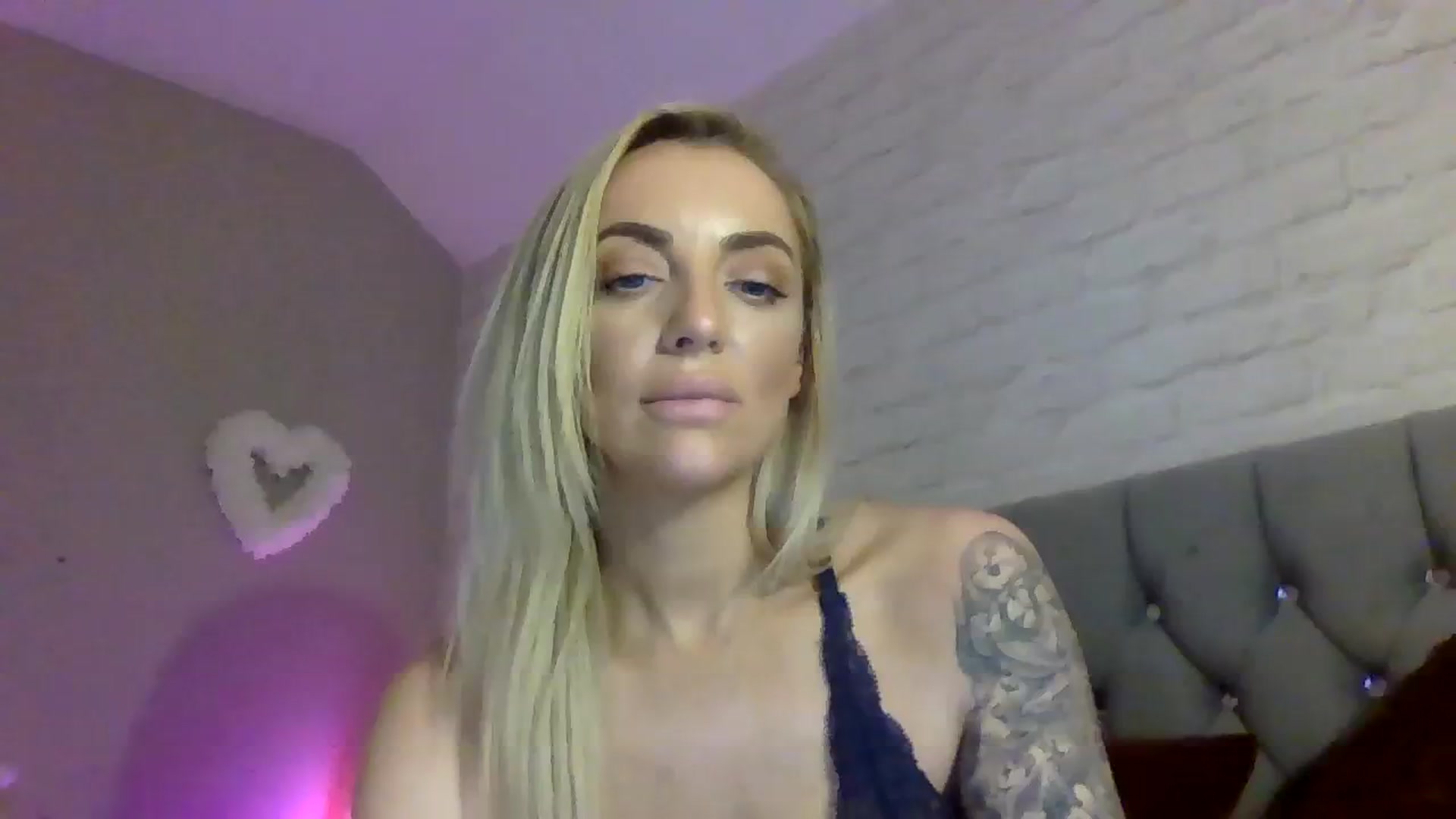 Gallery image thumbnail from Cherry_sour's myfreecams stream on, 12/28/2023, 21:02 image 16 of 20