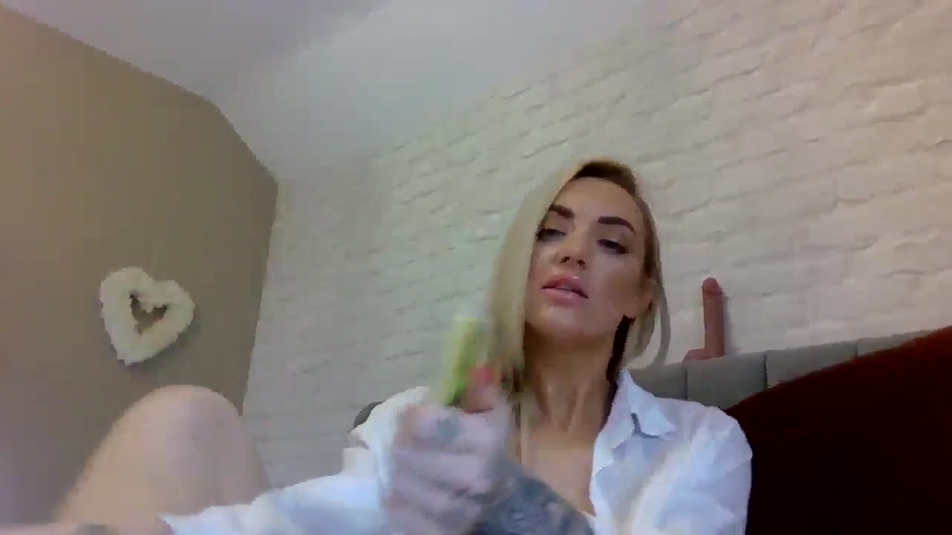 Gallery image thumbnail from Cherry_sour's myfreecams stream on, 12/29/2023, 11:04 image 14 of 20