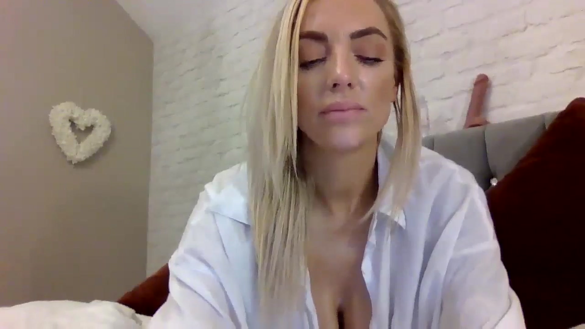 Gallery image thumbnail from Cherry_sour's myfreecams stream on, 12/29/2023, 16:15 image 10 of 20