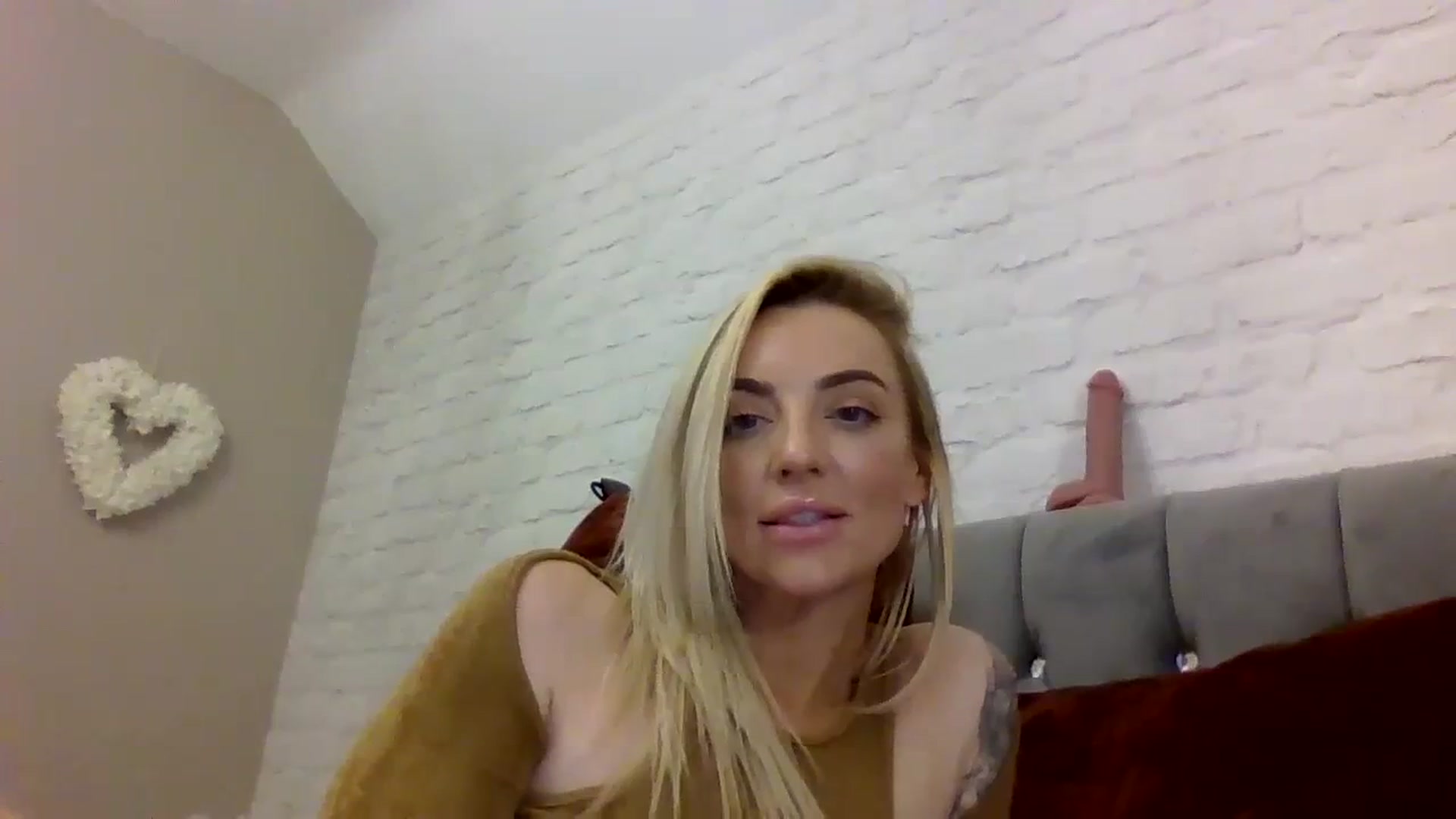Gallery image thumbnail from Cherry_sour's myfreecams stream on, 12/30/2023, 15:21 image 6 of 20