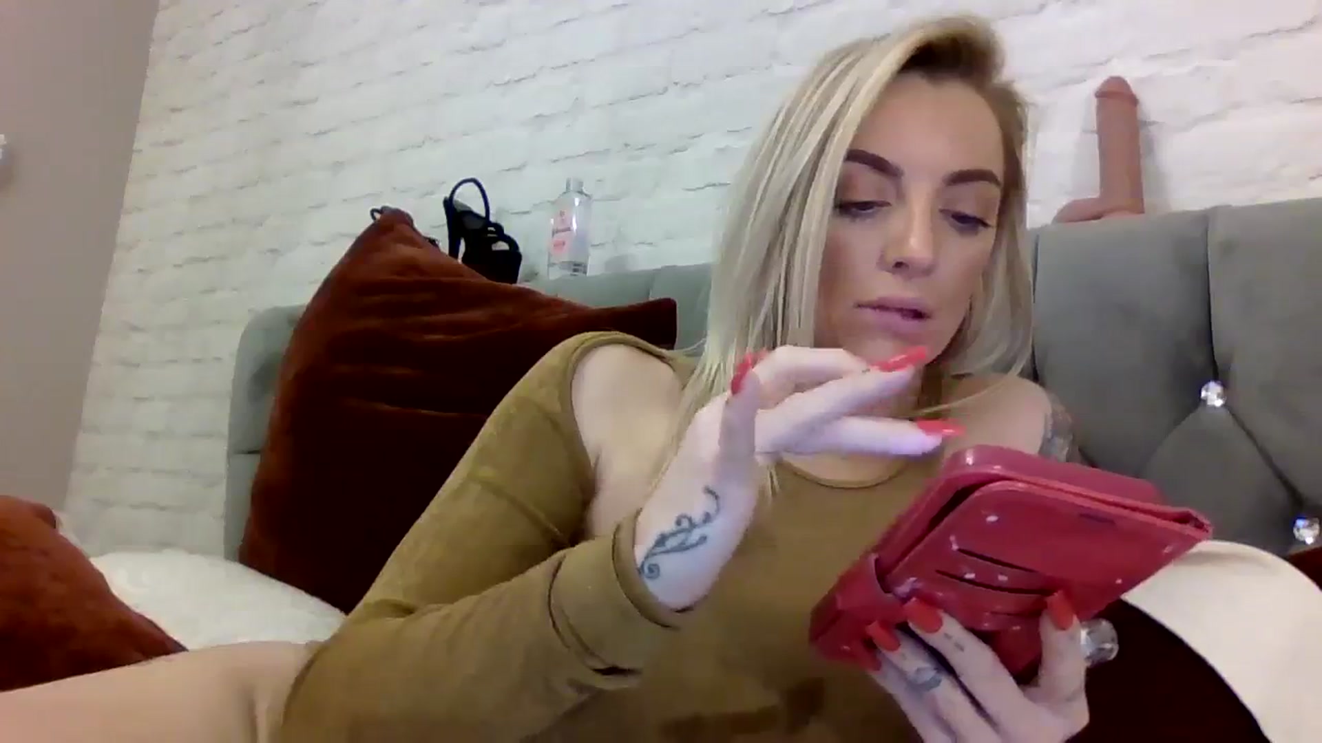 Gallery image thumbnail from Cherry_sour's myfreecams stream on, 12/30/2023, 16:09 image 5 of 20