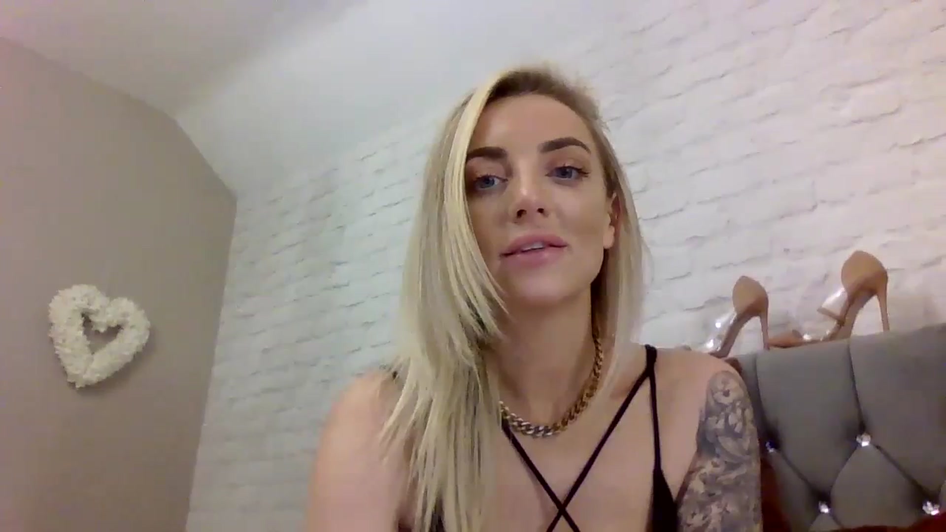 Gallery image thumbnail from Cherry_sour's myfreecams stream on, 12/31/2023, 17:40 image 10 of 20