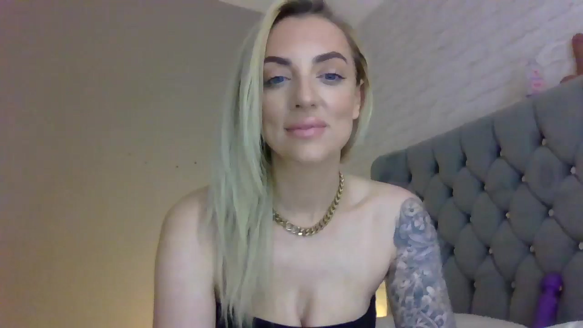 Gallery image thumbnail from Cherry_sour's myfreecams stream on, 01/02/2024, 20:12 image 14 of 20