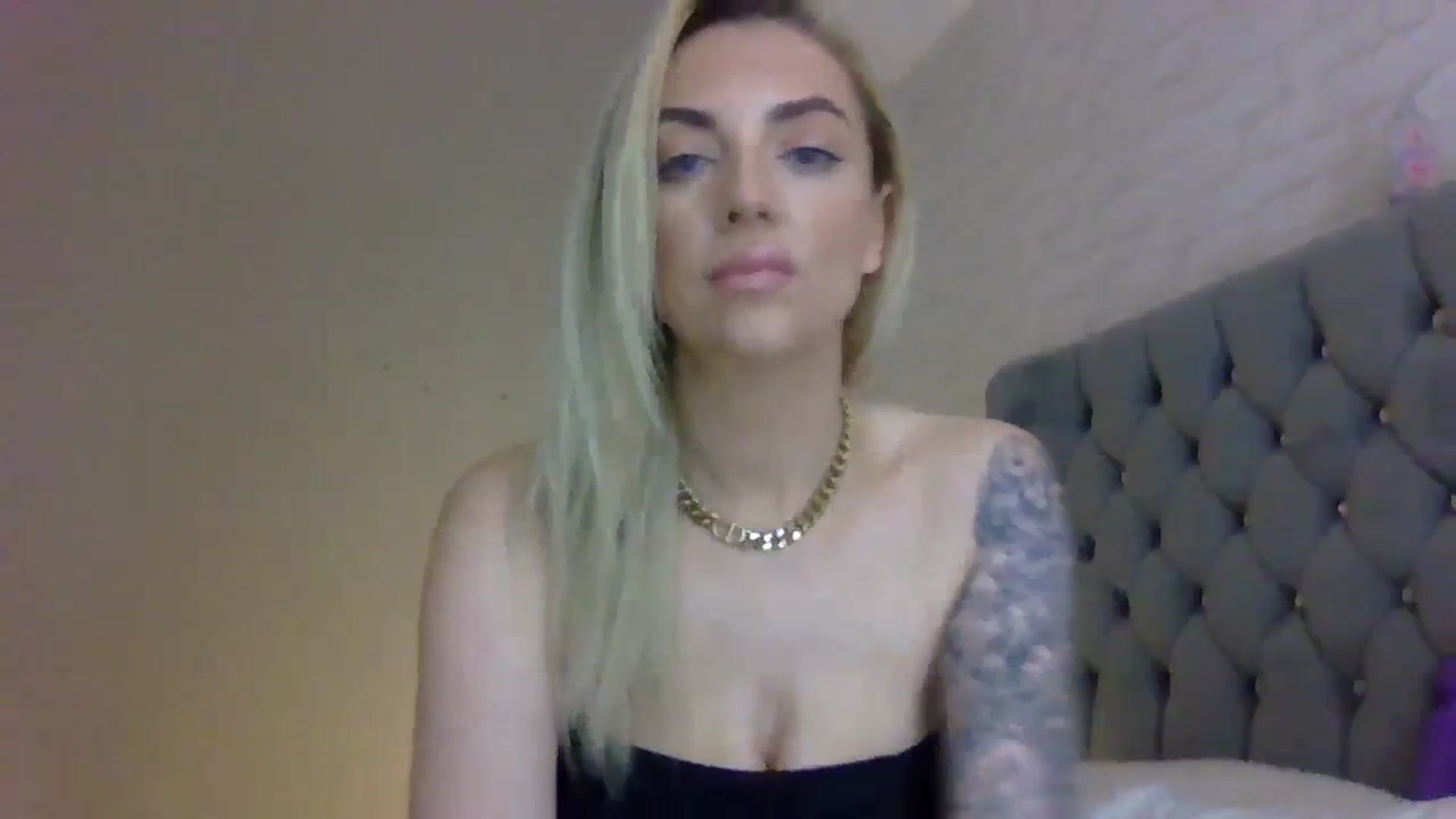 Gallery image thumbnail from Cherry_sour's myfreecams stream on, 01/02/2024, 20:12 image 16 of 20