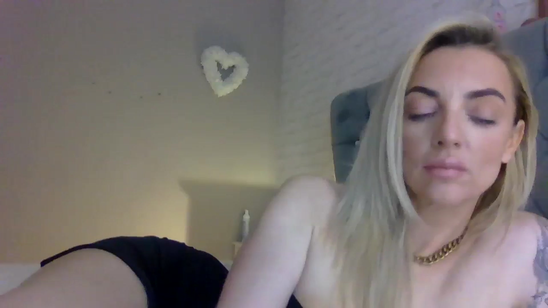 Gallery image thumbnail from Cherry_sour's myfreecams stream on, 01/02/2024, 20:12 image 3 of 20