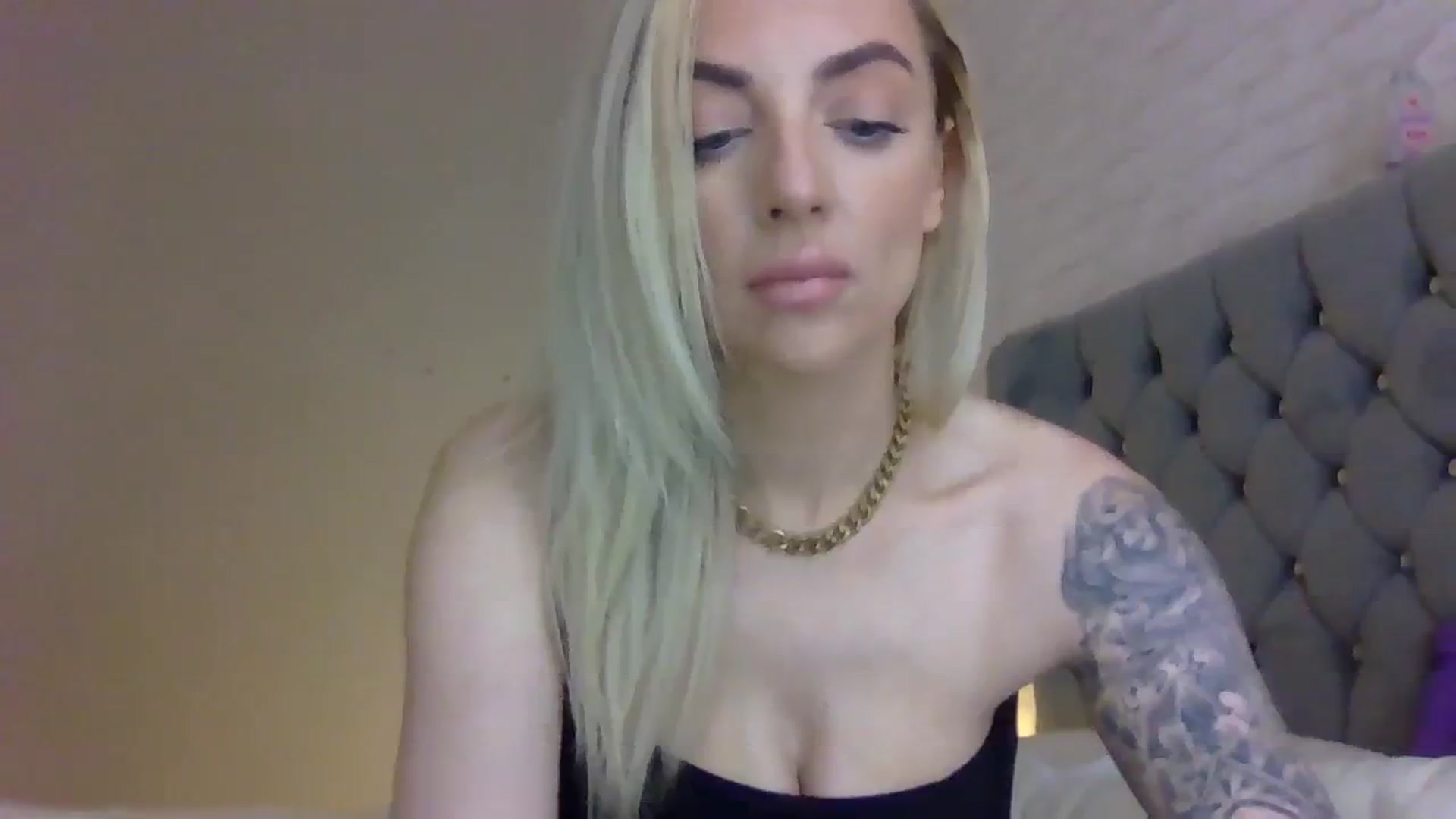 Gallery image thumbnail from Cherry_sour's myfreecams stream on, 01/02/2024, 20:12 image 10 of 20
